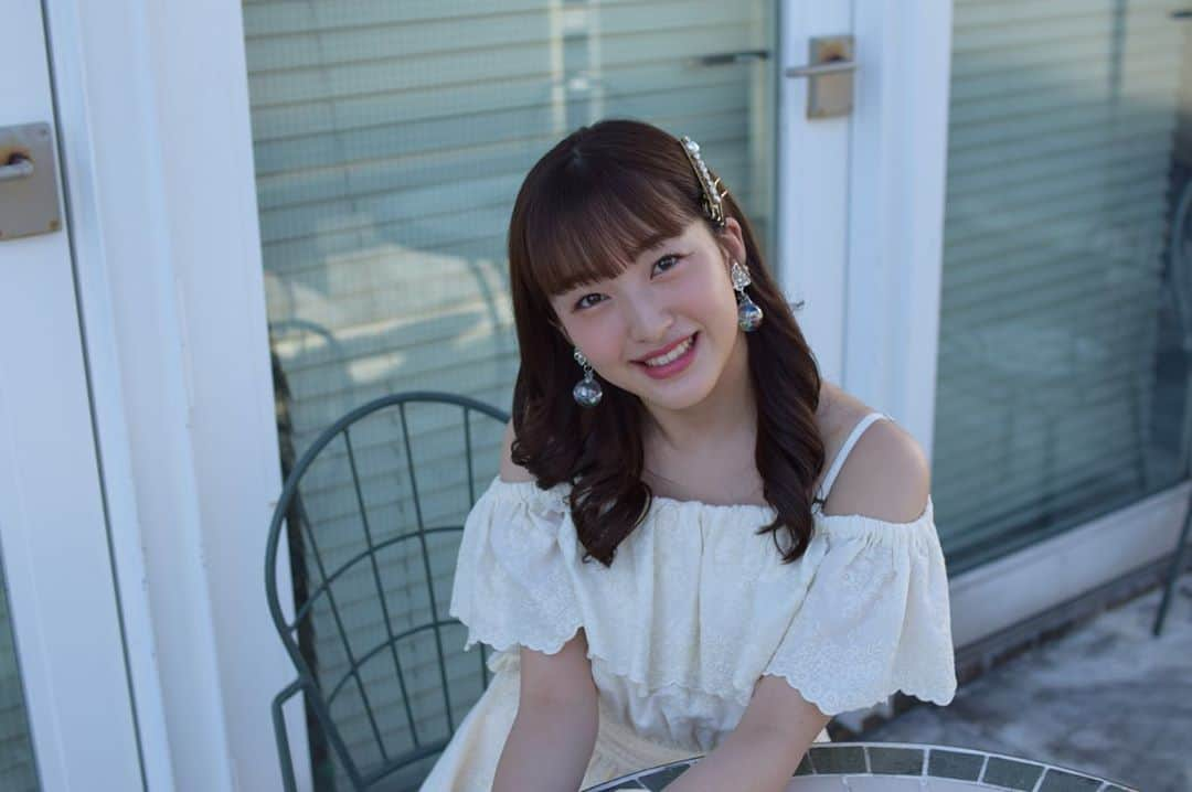 田島芽瑠さんのインスタグラム写真 - (田島芽瑠Instagram)「#HKT48THELIVE ありがとうございました🌻  なかなか会えない日々が続きますが、みんな同じ空の下で繋がっています☺️ 一緒に乗り越えて、早く会えるように頑張りましょう❤︎  早くみんなに会いたいよ…。  私の笑顔がみんなの元にも届きますように！  #青空  #空 #笑顔 #bluesky #sky #smile #☺」8月14日 18時38分 - meru_chan_official