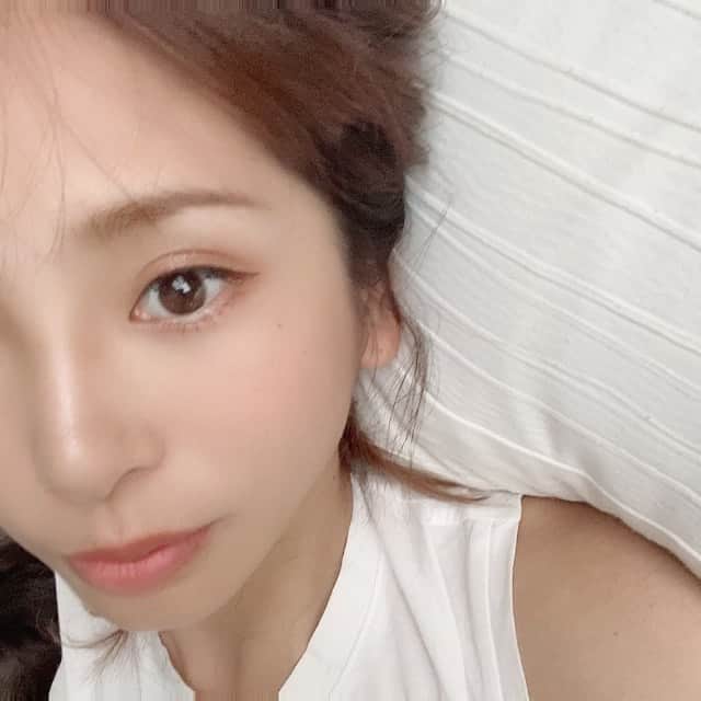 福長優のインスタグラム：「👀 #マツエク   目尻に#カラーマツエク ブラウン+レッドをmixしてつけたよ♡  ポイントになって可愛い❤️ #見せ方むずい   #まつげエクステ」