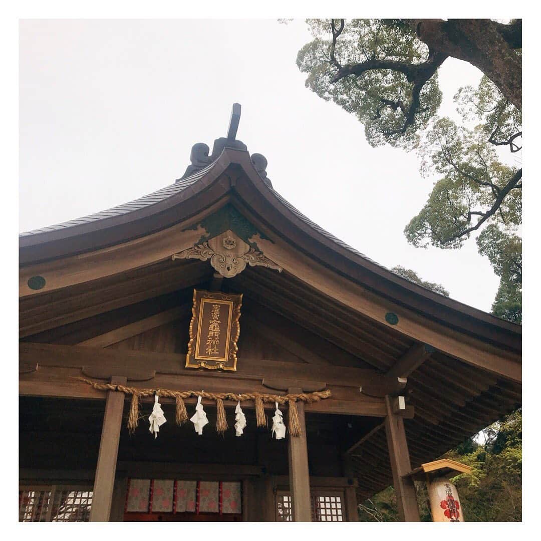 のインスタグラム：「[竈門神社] : 🚉最寄駅:太宰府駅から徒歩40分 : 📍住所:福岡県太宰府市内山883 : あの話題の竈門神社さん！ : 縁結びとしても有名です💓 カップルさんも、片思いの方もぜひ！  #2人の世界 #カップル #恋したい #福岡 #東京 #福岡神社 #竈門神社 #縁結び神社 #カフェ好き #カフェ好きな人と繋がりたい #グルメ女子 #フォトジェニックフード #カフェデート #グルメデート #カフェ部 #グルメ部 #デートで行きたい🎀#gofun🍽」