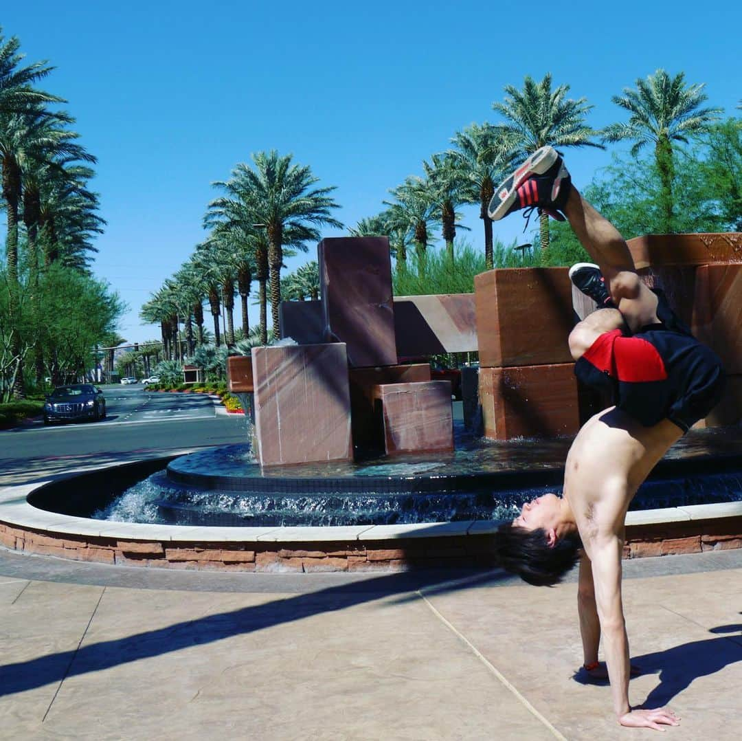 大舌恭平のインスタグラム：「昔の写真出てきた！ またみんなでLas Vegas行きたいな〜  #handstands #hollowback #performance #dance #street #lasvegas #flat #breakdance #hiphop #hhi #2013」