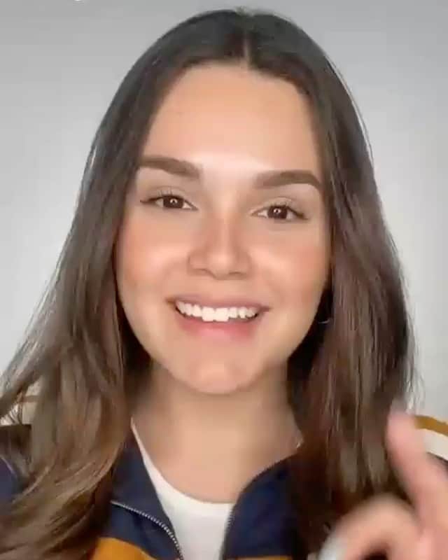 Giovanna Antonelliのインスタグラム：「Um super bom dia com essa menina q é um talento!!!! Homenageando a nossa eterna musa #Hebe !!!! @leticiafgomes amei e me emocionei conhecendo seu trabalho.  Qta gente talentosa nesse nosso País. 🙏🏻🌹♥️」