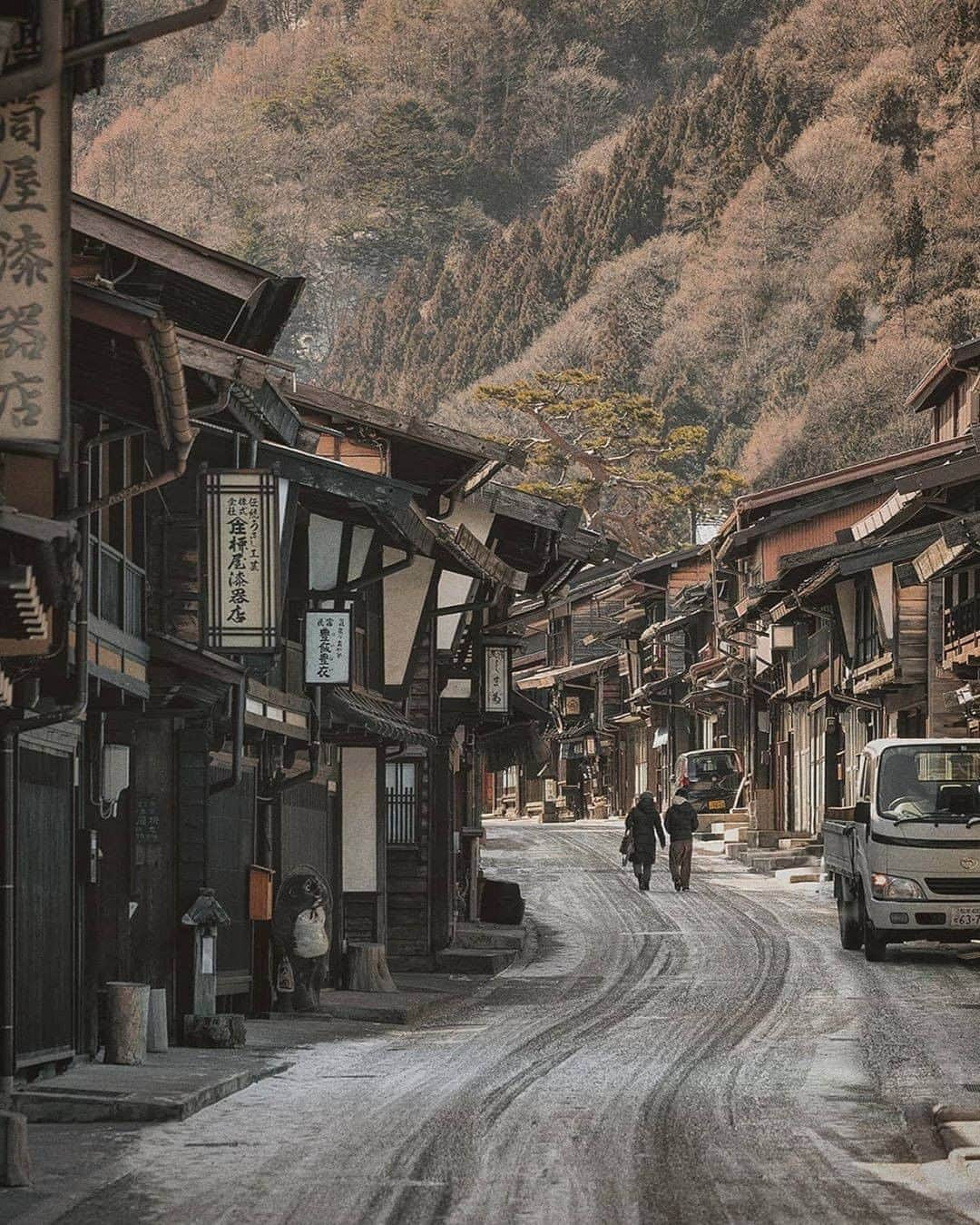 Discover Earthさんのインスタグラム写真 - (Discover EarthInstagram)「Travel in time to a quaint Japanese village, a world away from the city bustle. 🇯🇵 #discoverjapan with @tokio_kid  #japan #nagano #naganojapan #jap」8月15日 0時31分 - discoverearth