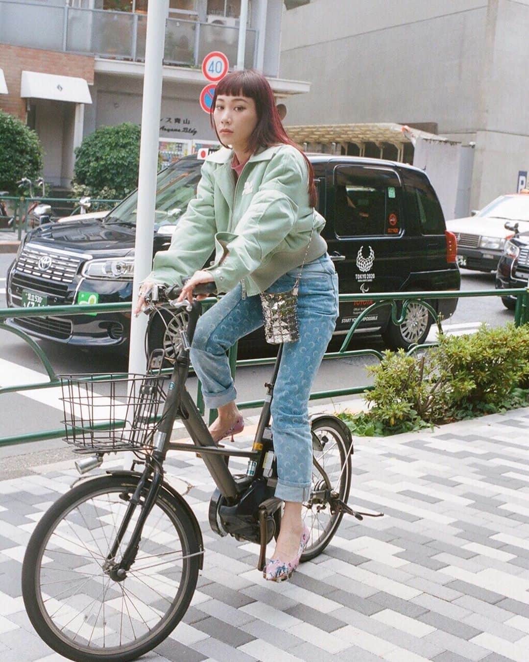 マドモアゼル・ユリアのインスタグラム：「GINZA9月号から☺️ 普段は自転車で行動してます🚲 電動なので、どこまでも行ける😂 梅雨が明けて本当助かるー☀️☀️☀️ @ginzamagazine  #ginzamagazine」