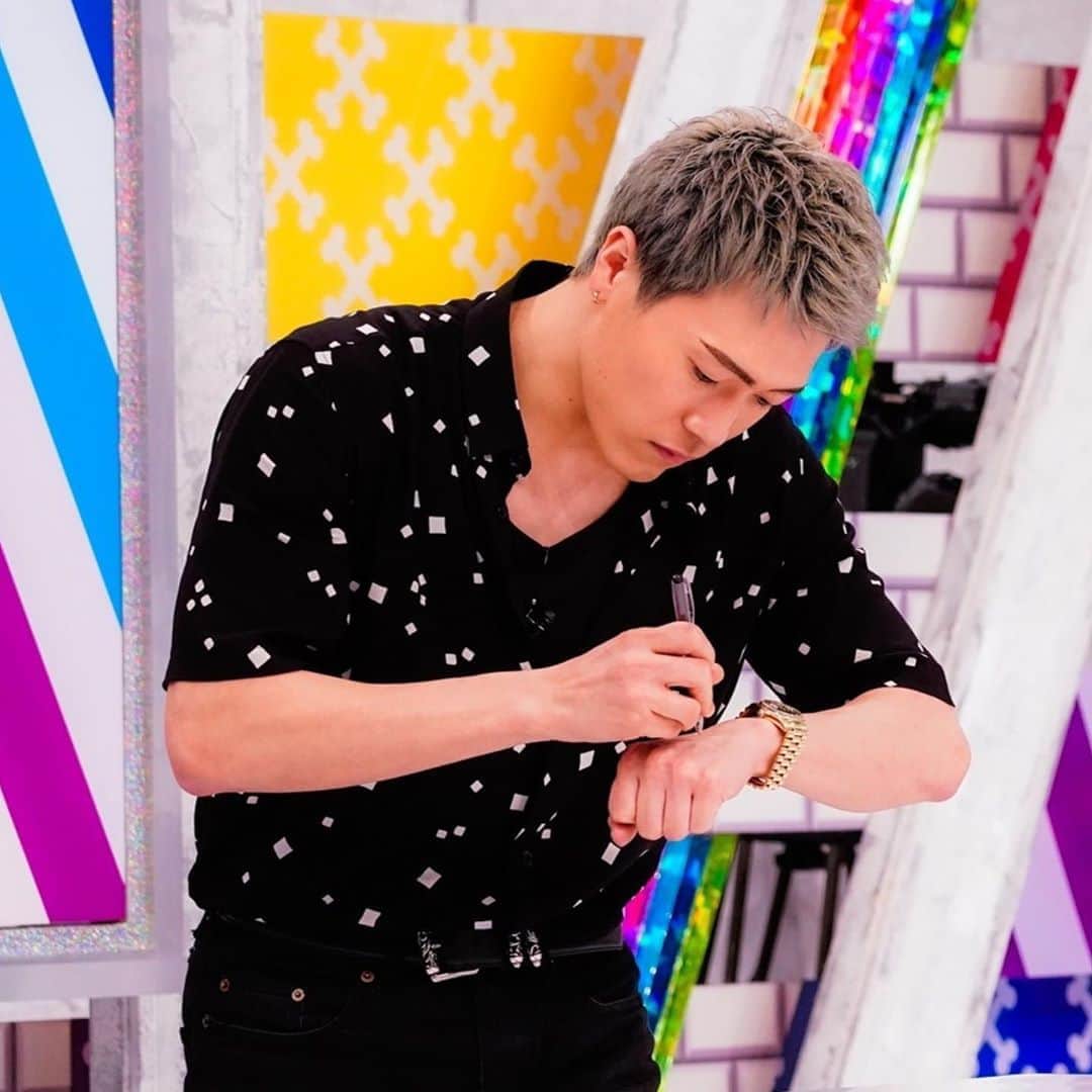 GENERATIONS高校TVさんのインスタグラム写真 - (GENERATIONS高校TVInstagram)「先生がみんなに教えてくれたマジック 実は裕太も披露していたよ👽✨ . 未公開映像チェックしてね♡ . 公式Twitter @gene_kou で検索🔍 ........................................................... #ABEMA #ジェネ高 #GENE高 #GENERATIONSfromEXILETRIBE #GENERATIONS #GENE #ジェネレーションズ #ジェネ #ジェネ犬 #小森隼 #白濱亜嵐 #数原龍友 #中務裕太 #片寄涼太 #佐野玲於 #関口メンディー #隼 #亜嵐 #龍友 #裕太 #涼太 #玲於 #メンディー」8月14日 19時24分 - genekou_official