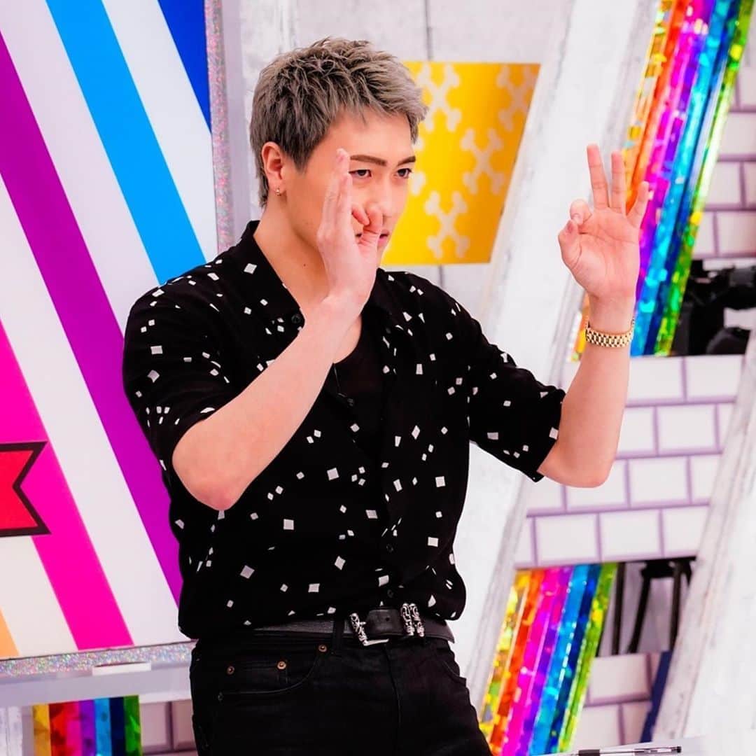 GENERATIONS高校TVさんのインスタグラム写真 - (GENERATIONS高校TVInstagram)「先生がみんなに教えてくれたマジック 実は裕太も披露していたよ👽✨ . 未公開映像チェックしてね♡ . 公式Twitter @gene_kou で検索🔍 ........................................................... #ABEMA #ジェネ高 #GENE高 #GENERATIONSfromEXILETRIBE #GENERATIONS #GENE #ジェネレーションズ #ジェネ #ジェネ犬 #小森隼 #白濱亜嵐 #数原龍友 #中務裕太 #片寄涼太 #佐野玲於 #関口メンディー #隼 #亜嵐 #龍友 #裕太 #涼太 #玲於 #メンディー」8月14日 19時24分 - genekou_official