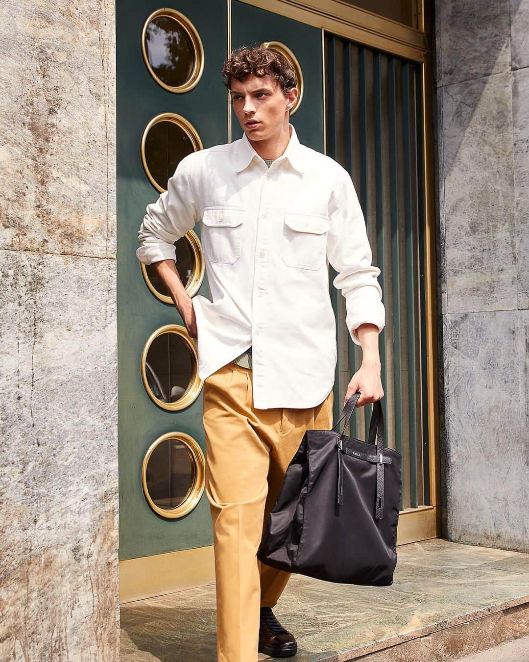 フルラさんのインスタグラム写真 - (フルラInstagram)「For a smooth, urban vibe, stay sleek with the Furla Man Giove Bag.  #thefurlasociety #furlafeeling #newcollection #furla #accessories #fashion」8月14日 19時31分 - furla