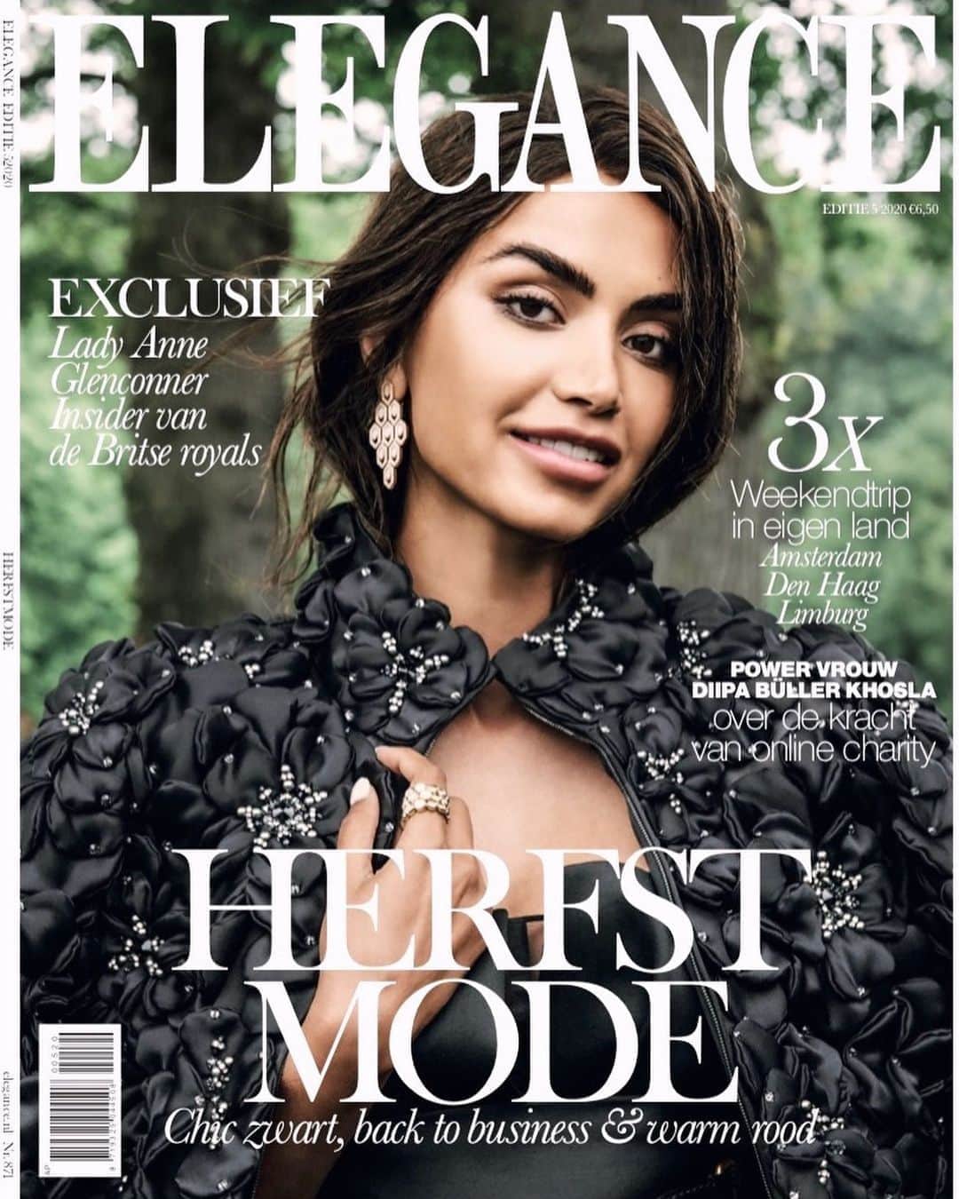 Diipa Büller-Khoslaのインスタグラム：「MY FIRST DUTCH COVER! @elegance_nl 😭  When I first arrived to this country in 2009 as a young teenager to start uni life, l had the biggest culture shock and felt so out of place. But slowly and surely, I embraced the culture, the people and their open-mindedness. That 18 year old Diipa would be so proud and astonished that 10 years later she would have managed to not only learn their incredibly difficult language, forge a career and see her own face on magazines walking into any supermarket or bookstore, but most importantly found a way to make a foreign place a second home. 🏡🥺  So here is to all those young girls and women out there, that have moved or will move to new countries for study, love or work… It’s not always easy. Nothing truly worthy ever is. It might sometimes seem hard to a degree that you just want to give up and go home. But don’t. Keep hustling, keep learning. You got this. 🇮🇳🇳🇱💪🏽🤗  To all my Dutch peeps please go check out the magazine.  You can buy them almost everywhere. Please tag me in your stories! 🥳 ——  Thank you to the team for the trust and love: Editor in Chief @hildefeathers Creative Director @Pedrojjdias Photographer @carinverbruggen Location @museumvoorlinden Hair @sokolov_yevgen Using @pictureperfect_wigs Makeup @sisleyangenois_  Cover outfit: @dior dress, @chanelofficial jacket, @bulgari earrings via @SchaapenCitroen」