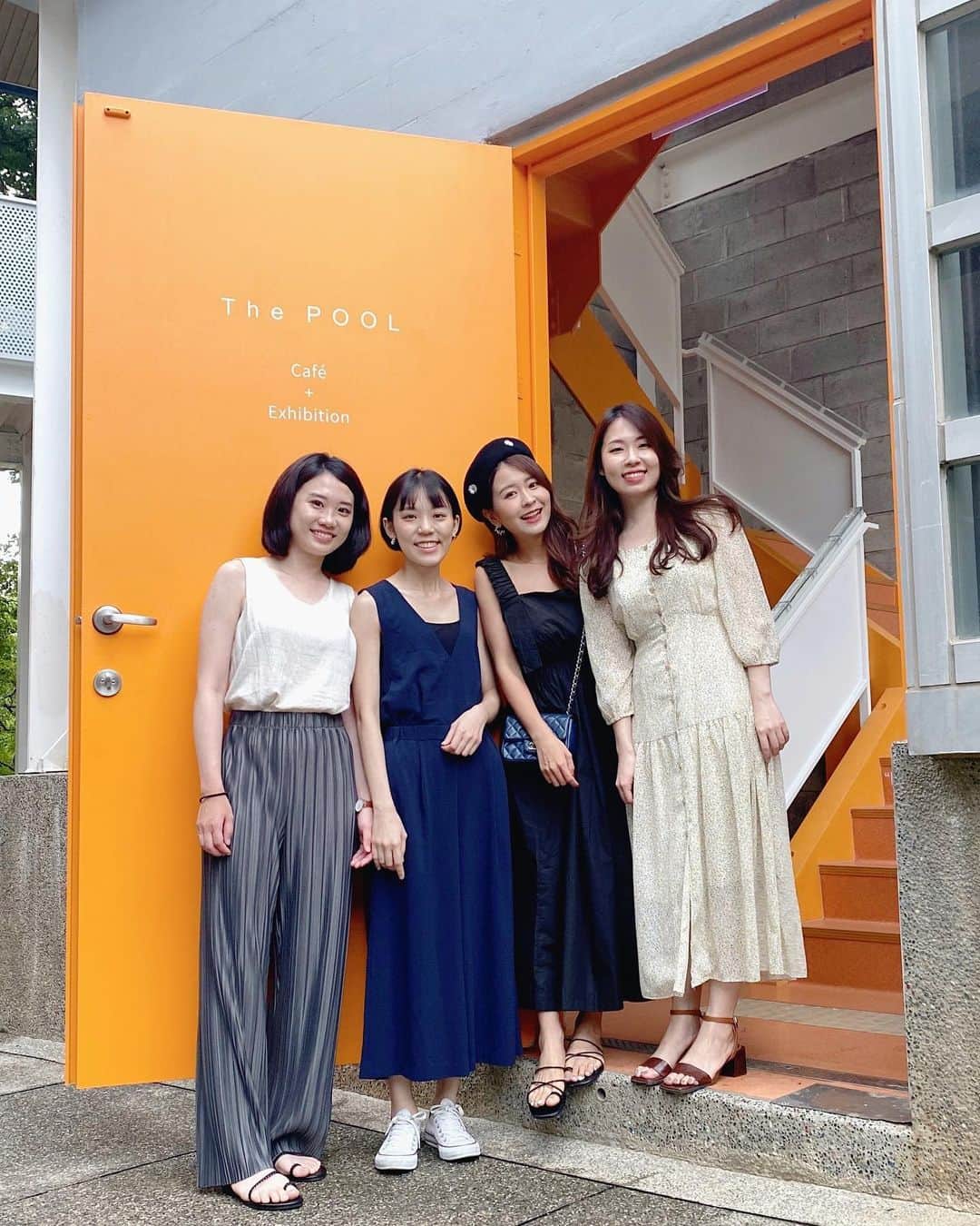 郭圈圈さんのインスタグラム写真 - (郭圈圈Instagram)「要點黃色的才可愛 不信的話看最後一張😂 - #20200728 因為當跟屁蟲跟老公去新竹出差 才能跟超久不見的國中同學們小聚 只能說 小時候去 #聖功 之前會以為大家都很文靜⋯很怕很無聊😔 去了才知道 比自己吵的人原來這麼多😂😂😂很神奇的是，不管畢業多久就算都沒聯絡，一見面都能一見如故呢🥳🧡 . . . . . #新竹咖啡廳 #新竹#春室glassstudio」8月14日 19時46分 - helloiamlea