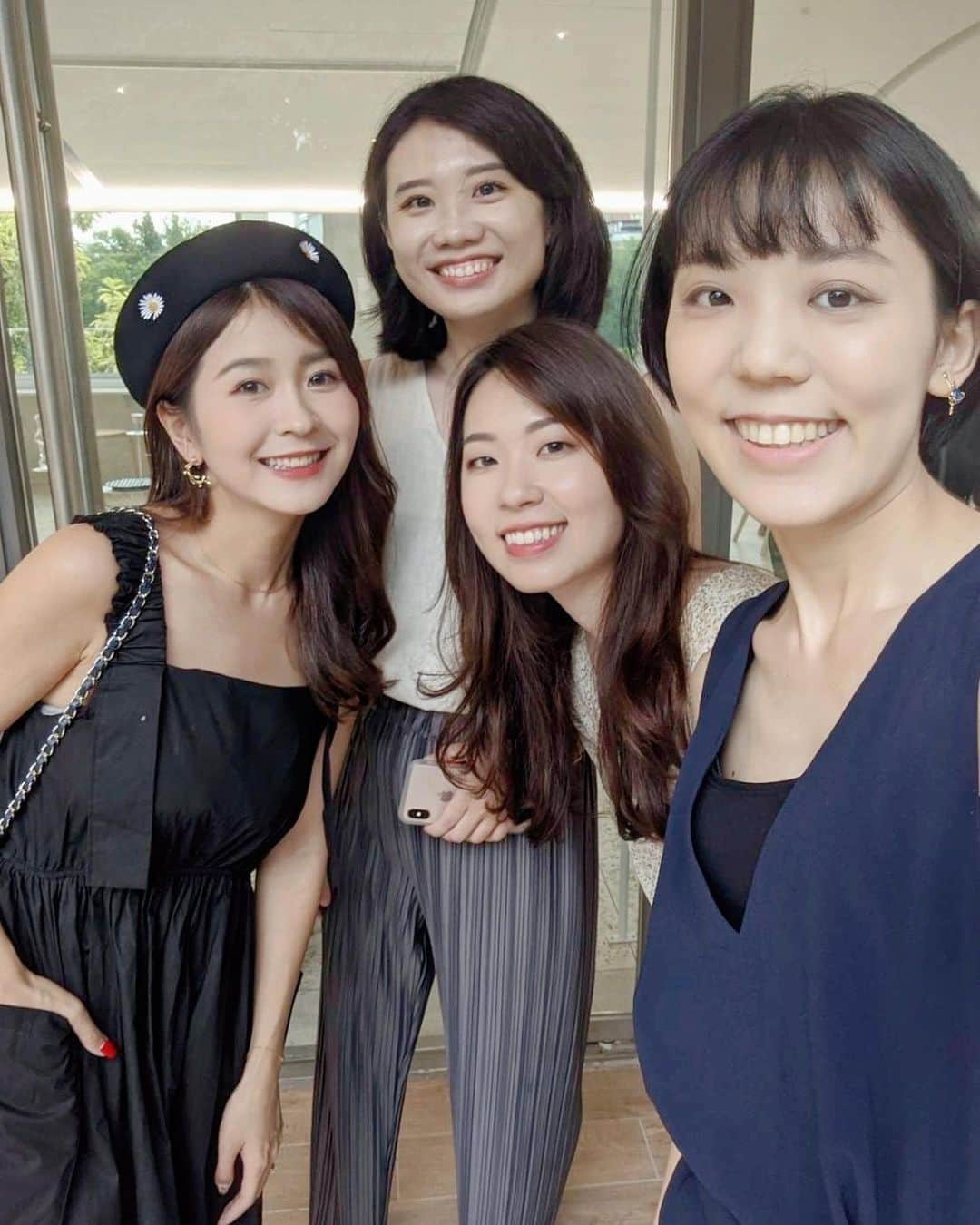 郭圈圈さんのインスタグラム写真 - (郭圈圈Instagram)「要點黃色的才可愛 不信的話看最後一張😂 - #20200728 因為當跟屁蟲跟老公去新竹出差 才能跟超久不見的國中同學們小聚 只能說 小時候去 #聖功 之前會以為大家都很文靜⋯很怕很無聊😔 去了才知道 比自己吵的人原來這麼多😂😂😂很神奇的是，不管畢業多久就算都沒聯絡，一見面都能一見如故呢🥳🧡 . . . . . #新竹咖啡廳 #新竹#春室glassstudio」8月14日 19時46分 - helloiamlea
