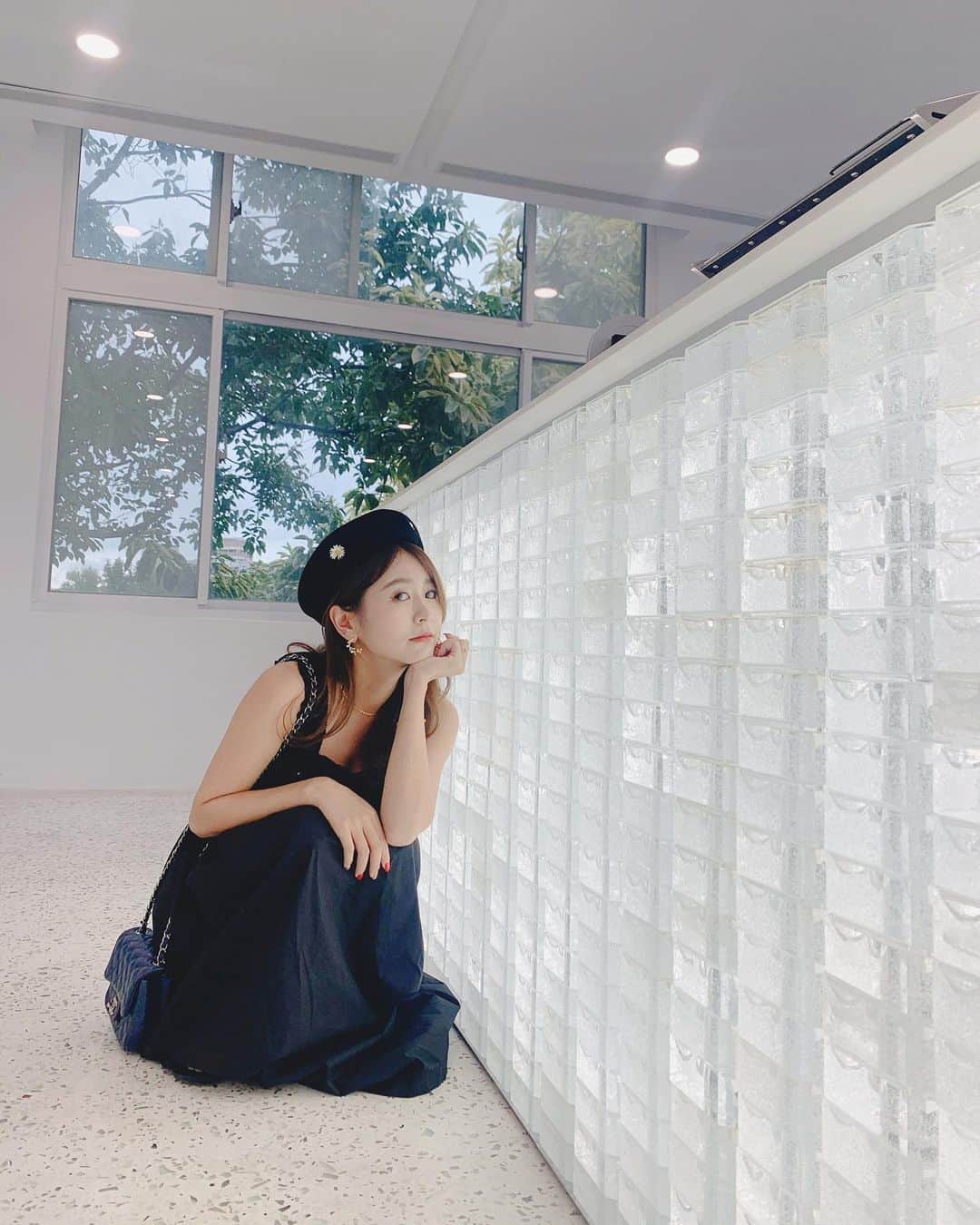 郭圈圈さんのインスタグラム写真 - (郭圈圈Instagram)「要點黃色的才可愛 不信的話看最後一張😂 - #20200728 因為當跟屁蟲跟老公去新竹出差 才能跟超久不見的國中同學們小聚 只能說 小時候去 #聖功 之前會以為大家都很文靜⋯很怕很無聊😔 去了才知道 比自己吵的人原來這麼多😂😂😂很神奇的是，不管畢業多久就算都沒聯絡，一見面都能一見如故呢🥳🧡 . . . . . #新竹咖啡廳 #新竹#春室glassstudio」8月14日 19時46分 - helloiamlea
