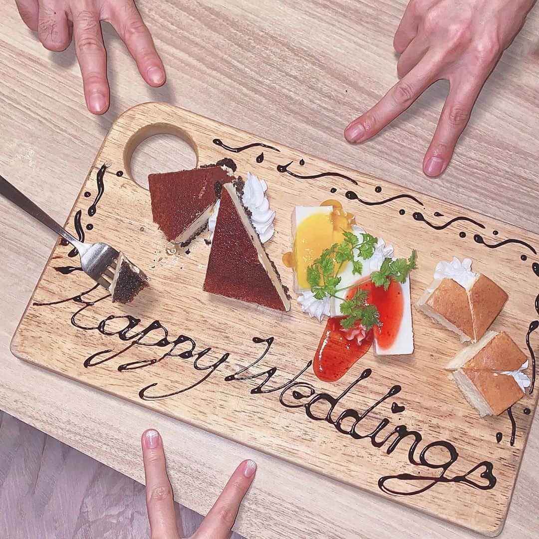 横田亜美さんのインスタグラム写真 - (横田亜美Instagram)「❥ お祝いしてくれた😢💕 うれしい、ありがとう。。 . . #お祝い #ありがとう #結婚祝い #仲良し」8月14日 19時50分 - amimi0218