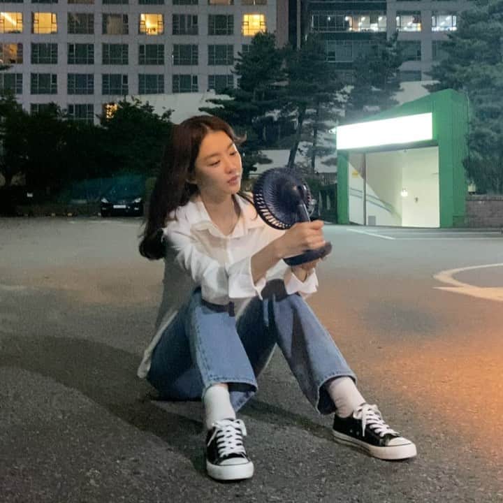 チャン・ヒジンのインスタグラム：「바람이 살랑살랑」