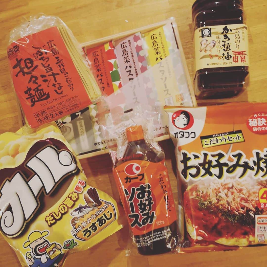 佐藤藍子のインスタグラム：「広島に住んでいる主人のお姉ｻﾏから  広島の食品が届いたー😍  ありまとー✨  明日、パスタ買いに行こう！！  #広島#広島の食品#佐藤藍子#aikosato」