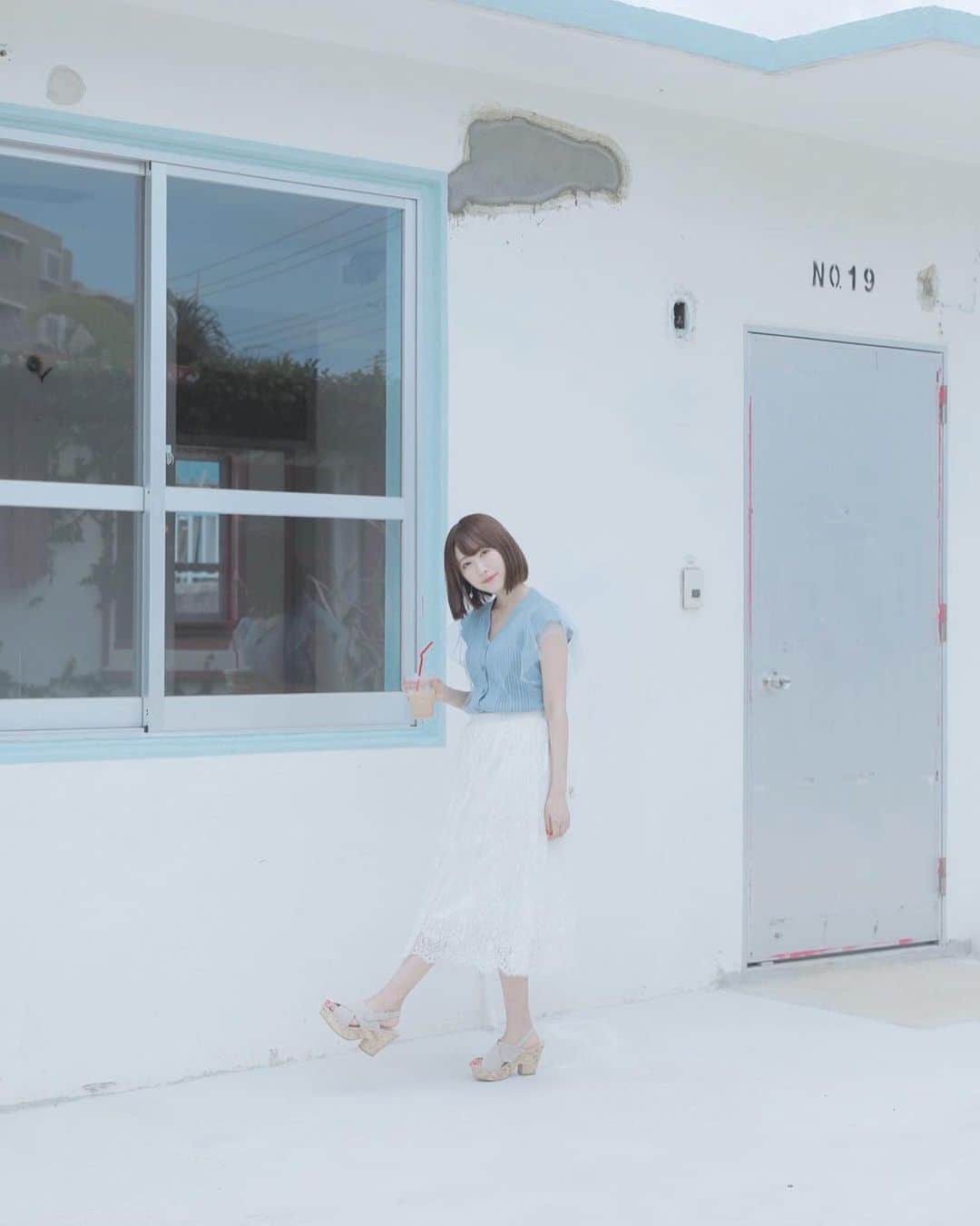 小桃音まいのインスタグラム：「🐬. . NO.19とおそろコーデ. . . 水色のお洋服は. あんまり着ないから新鮮❤︎. どうですか、、？. . . お誕生日まで10日🎂. .」
