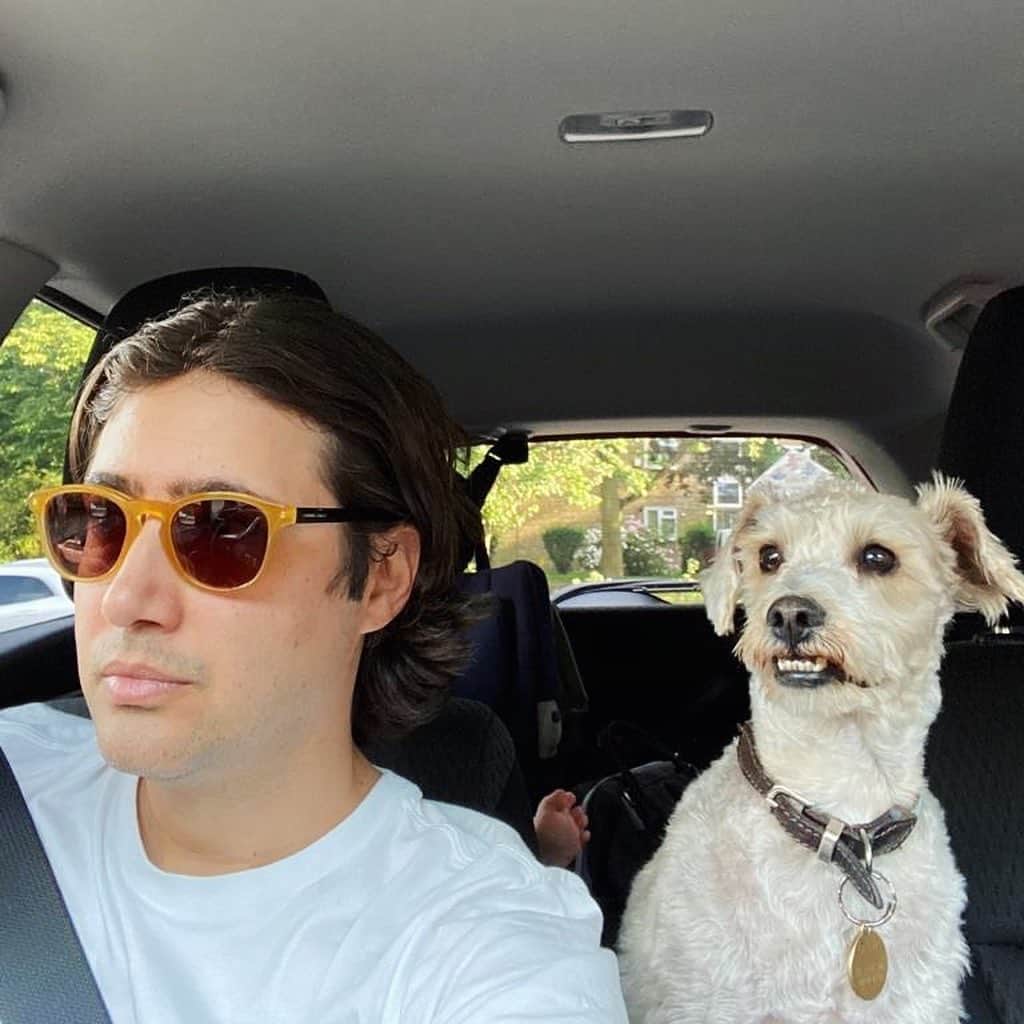 YEARS & YEARSさんのインスタグラム写真 - (YEARS & YEARSInstagram)「Happy Friday from your favourite dad, dog and Y&Y stan!」8月14日 20時01分 - yearsandyears