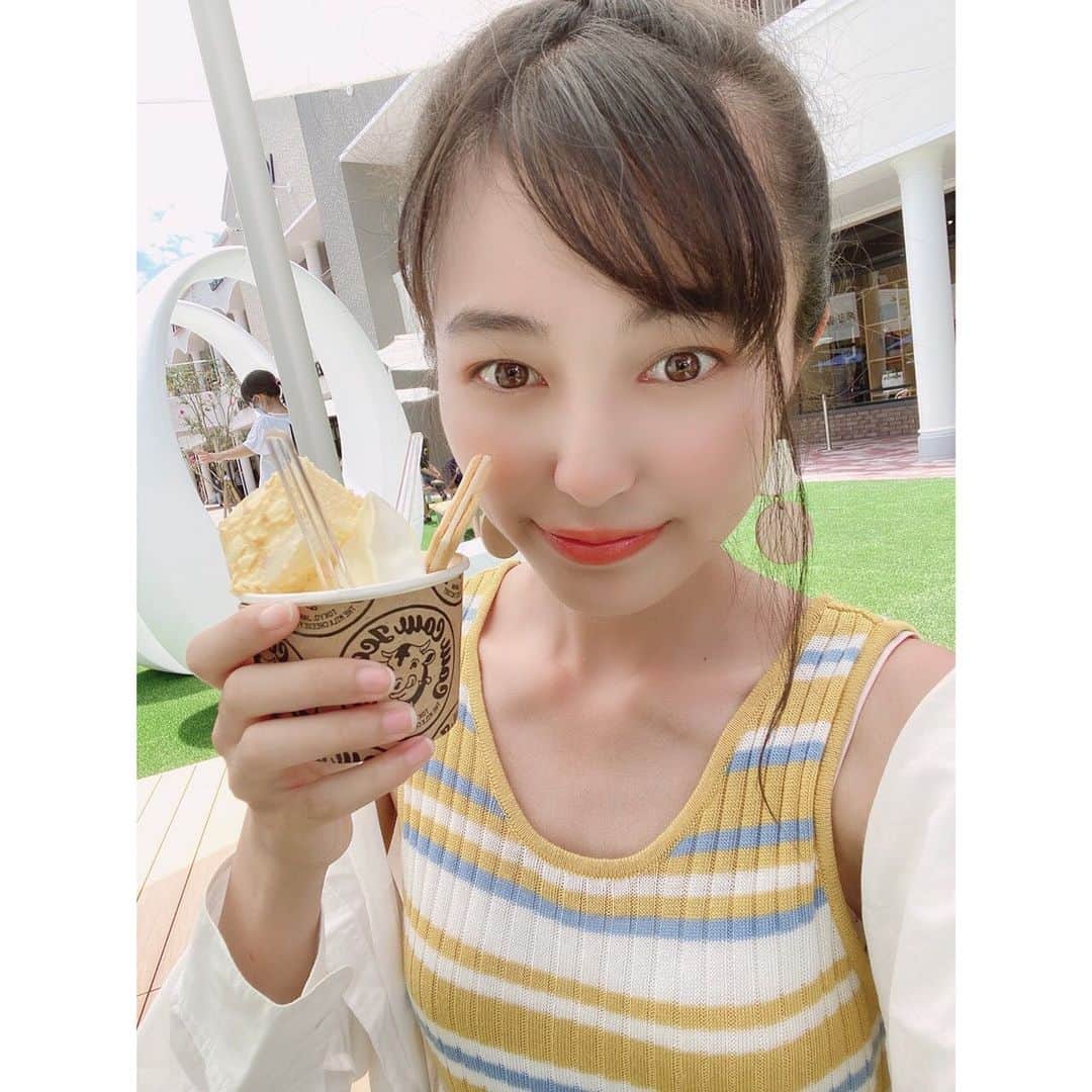 堀口日萌のインスタグラム：「このチーズのソフトクリームめちゃくちゃ美味しかった🍦  実は日萌アイス無理やねんけど美味しすぎて食べれてん🥺🥺  やっぱチーズって最高よね🧀 美味しいものをより美味しくするじゃん🙈🙈 また食べたいですー💛💛  ひまわりも綺麗やったから撮っといた🌻  日萌もどっかにおるから探して👍🏻  #東京ミルクチーズ工房#ソフトクリーム#チーズ#スイーツ#ひまわり #ひめ   #ひめをさがせ」