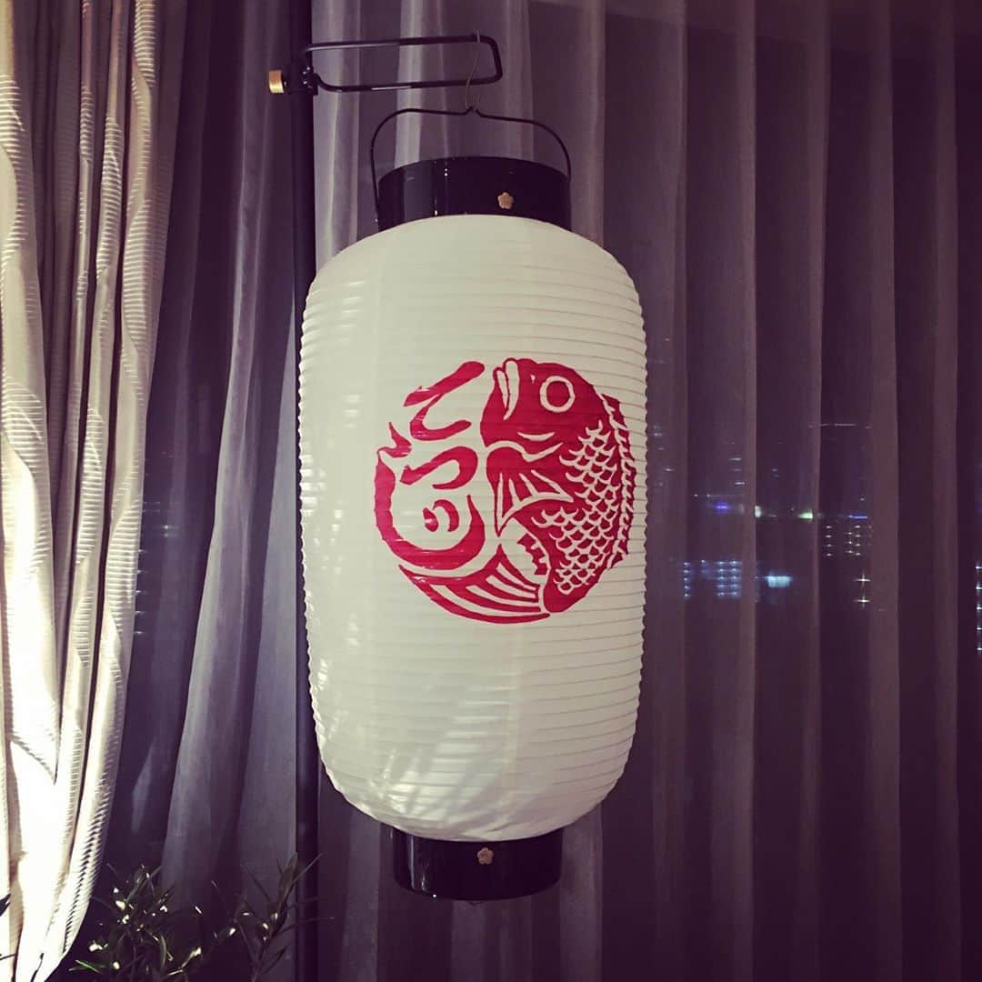宮田麺児さんのインスタグラム写真 - (宮田麺児Instagram)「造っていただいた。提灯。  #提灯 #オリーブの木 #盆栽 #インテリア #照明」8月14日 20時07分 - miyatamenji
