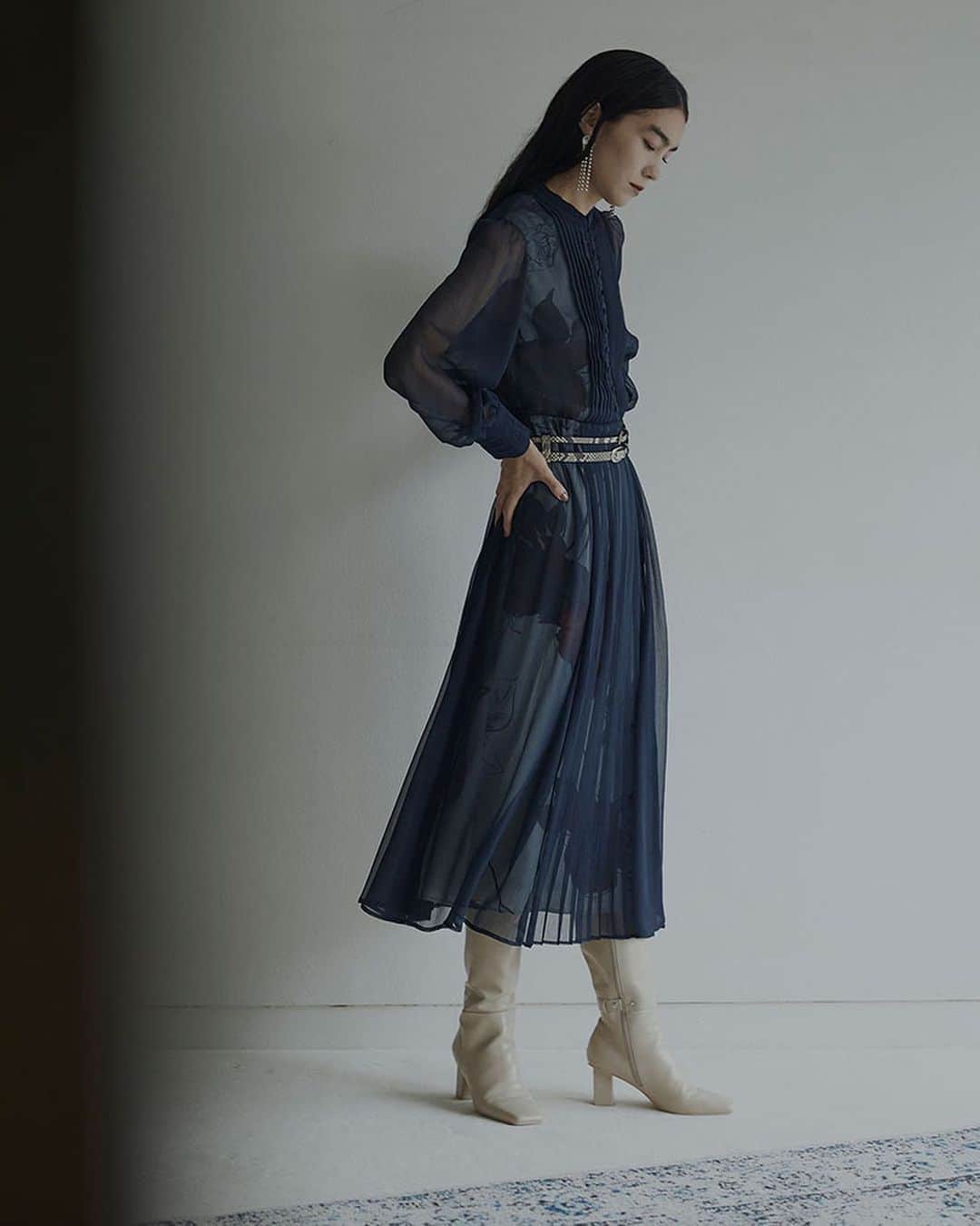 Ameri vintageさんのインスタグラム写真 - (Ameri vintageInstagram)「✔︎Restock. 08.15(sat.)12:00 ELLA VEIL DRESS . #ameri #amerivintage #dress #shopping #fashion #japan」8月14日 20時09分 - amerivintage