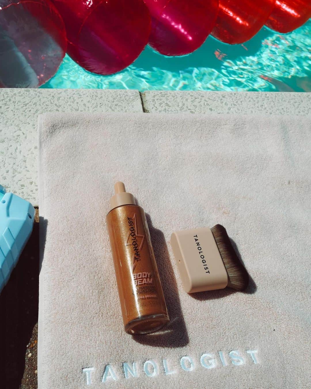 ルー・ティーズデールのインスタグラム：「☀️NEWNESS!!☀️ @tanologisttan BODY BEAM 💥 (available @superdrug )」