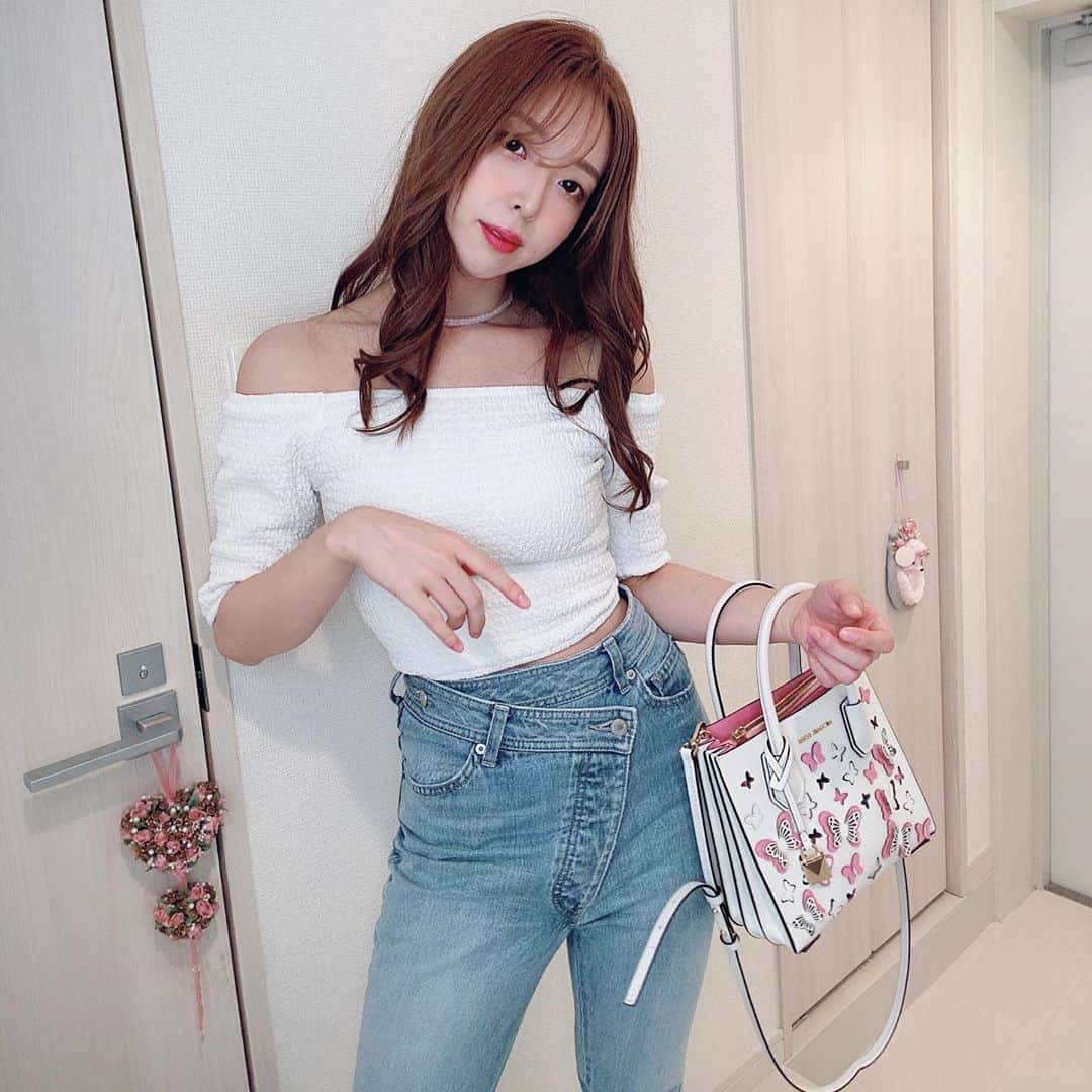 のインスタグラム：「. . . . 今日も暑かったねー💦 . 暑いの苦手だからすぐバテちゃう( ´•௰•`) . マスクで息苦しいし、今年の夏乗り越えられるかしら、、 . かき氷沢山食べなきゃ。。🍧 . . #夏 #苦手 #がんばろう #がんばれ #私」