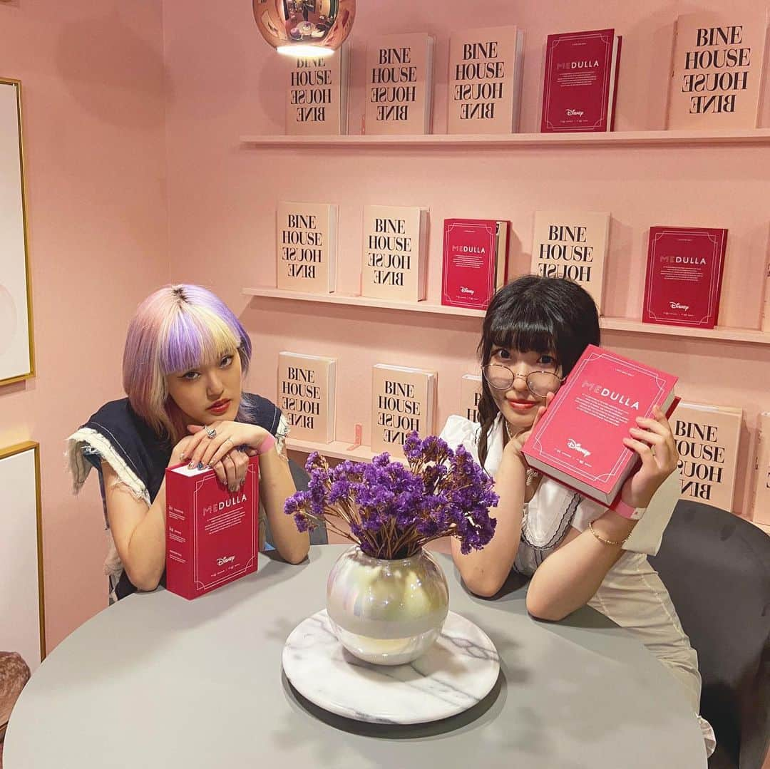 東雲れいかのインスタグラム：「はるはる〜^ - ^  #テリちゃん がモデルしてるシャンプー  #メデュラ がきになる！  #ディズニープリンセス のパッケージはシンデレラを選んだよ^ - ^ 本型が可愛い🐶 . . . .  #韓国 のハンドクリーム #ハクスリー  #huxley   #likeme #likesforlike #like4likes #팔로우환영 #팔로우반사 #팔로우해요 #팔로미 #팔로우미 #팔로우그램 #ストレートヘア #맞팔환영 #맞팔해요 #선팔 #선팔환영 #japanesegirl #blackhair #rebbon #黒髪少女 #bubbles #夏コーデ #IKEA #シースルートップス #harajukustyle」