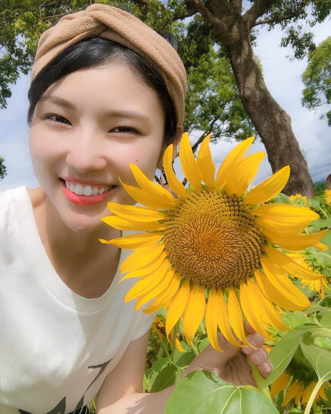 i_am_happpyのインスタグラム：「. . ‪ドライブ中に偶然見つけた‬ ‪ひまわりちゃん🌻💕なつぅー！！！‬ . . #夏#ひまわり畑#向日葵#かなの夏休み#ドライブ」