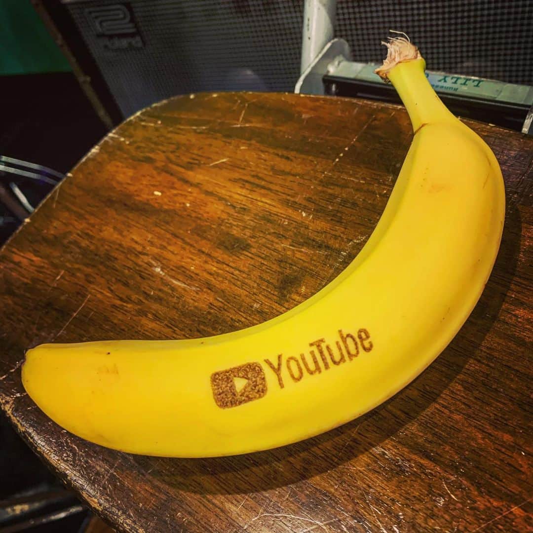エンドケイプのインスタグラム：「#banana  #bananaart  #youtube  #logo  #バナナ  #バナナアート #バナナート #エンドケイプ」