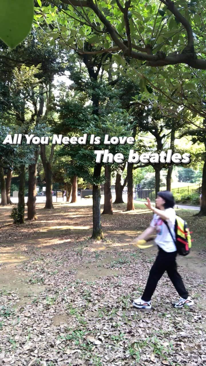 のインスタグラム：「Friday nunchaku🌲 #nunchaku #friday #beatles #love #happy #park #crosswalk #cool #nunchucks #japanese #japanesegirl #karate #white  #materialgirl #kungfu  #ninja #brucelee  #tokyo」