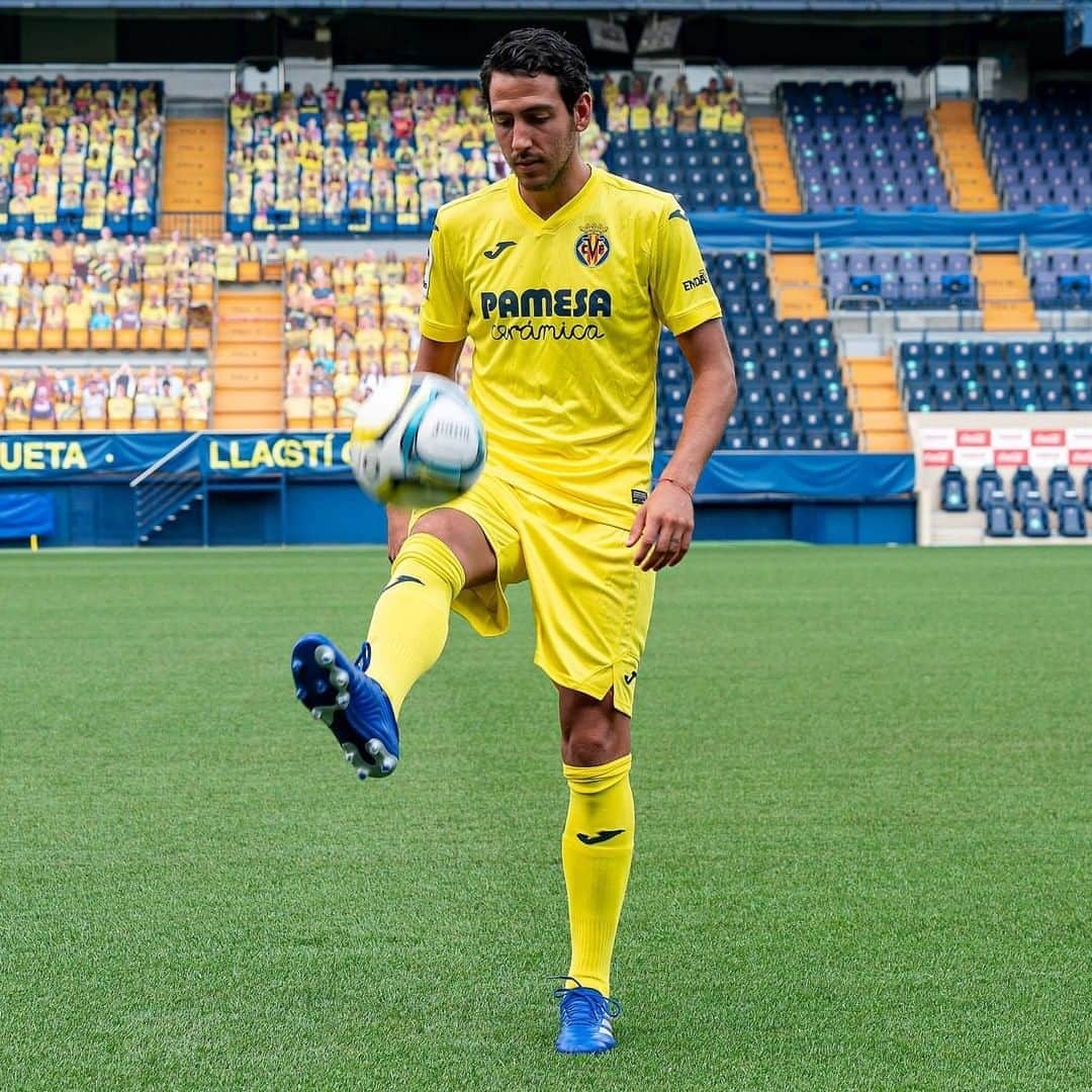ビジャレアルCFさんのインスタグラム写真 - (ビジャレアルCFInstagram)「¡Un día muy especial 🤩👍! @dani_parejo10 ya ha pisado el césped del #EstadioDeLaCerámica como nuevo jugador del #Villarreal.  .  A very special day 🤩👍! @dani_parejo10 has stepped on to the #EstadioDeLaCerámica as a new #Villarreal player.  #BenvingutParejo #futbol #football #soccer #laliga」8月14日 20時28分 - villarrealcf