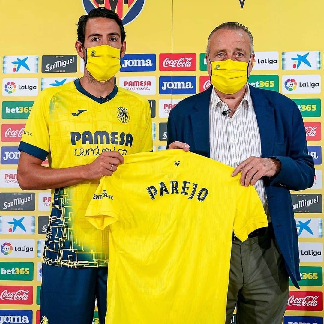 ビジャレアルCFさんのインスタグラム写真 - (ビジャレアルCFInstagram)「¡Un día muy especial 🤩👍! @dani_parejo10 ya ha pisado el césped del #EstadioDeLaCerámica como nuevo jugador del #Villarreal.  .  A very special day 🤩👍! @dani_parejo10 has stepped on to the #EstadioDeLaCerámica as a new #Villarreal player.  #BenvingutParejo #futbol #football #soccer #laliga」8月14日 20時28分 - villarrealcf