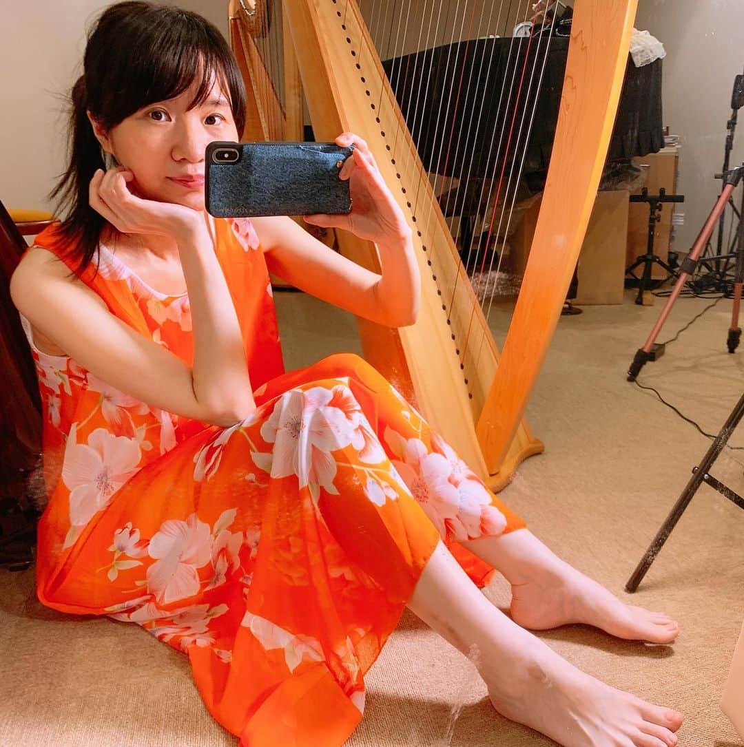 松岡みやびさんのインスタグラム写真 - (松岡みやびInstagram)「#オレンジカラー  The orange colour dress encourage me! はじめてチャレンジした色 明るい衣装は気分が上がるねっ⤴︎🧡 海いきたーい🏝  #リゾートファッション　 #ハープ #音楽 #松岡みやび #ミヤビメソード #心理学 #癒し  #harp #music #miyabimatsuoka #harpistlife #healing」8月14日 20時41分 - miyabi_matsuoka