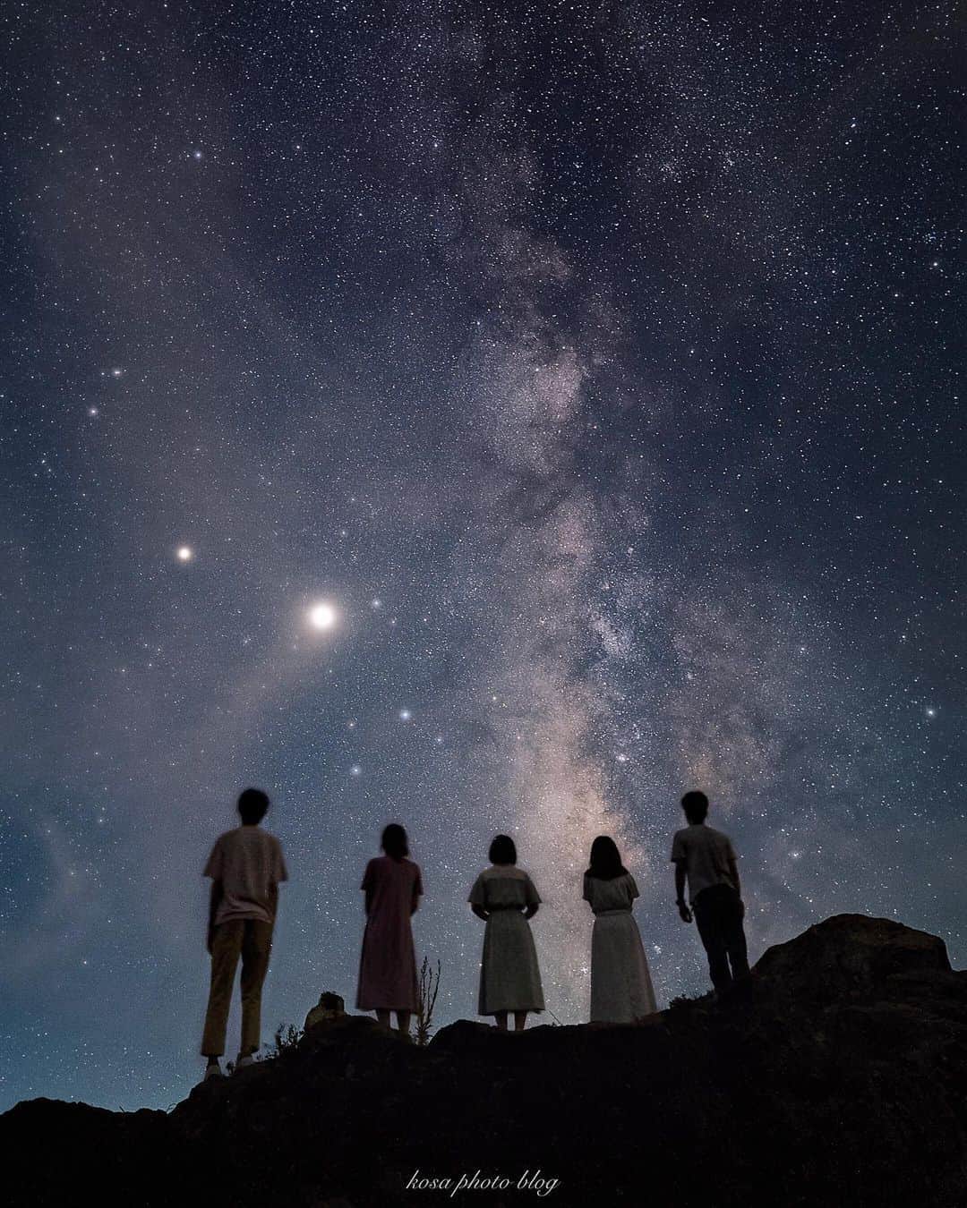 コサさんのインスタグラム写真 - (コサInstagram)「真夏の夜空に流れる流星群🌌 なぜかカメラをセッティング中に大きいのが流れるらしい…😭 前回の2人から今回は5人に増えました 10人ぐらい並べたいあなぁ〜 . Location:和歌山 Wakayama / Japan🇯🇵 Date:2020年8月 Special Thanks:@yy.o_o . #天の川 #milkyway #ペルセウス座流星群 #天体観測 #jalan_natsu2020 #TandDフォトコンテスト2020 #try #今こそ写真でつながろう #star_hunter_jp #noitenoinstagram #newmilkyway #milkywaychasers #milkywaygalaxy #light_nikon #sorakataphoto #LBJ_Legend #広がり同盟メンバー #nipponpic_member #special_spot_legend #s_shot #art_of_japan_ #tokyocameraclub #dpj_member #IG_PHOS #photo_jpn #ptk_japan #pt_life_ #bestjapanpics #Rox_Captures #japan_night_view_member」8月14日 20時48分 - kosa_photo