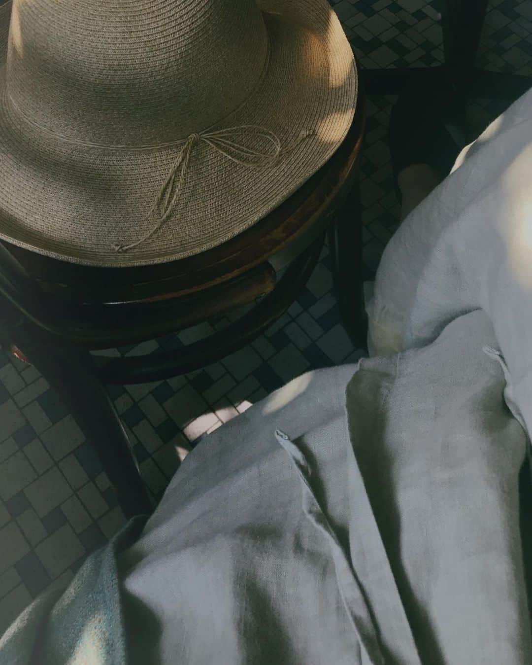 加藤才紀子さんのインスタグラム写真 - (加藤才紀子Instagram)「麦わら帽子、実は小学生以来。今日はトトロだ！」8月14日 20時57分 - sakiko_katou