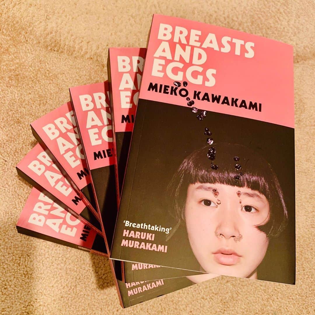 川上未映子さんのインスタグラム写真 - (川上未映子Instagram)「・ Can't wait for the book to come out in the UK on August 20 🥰🥰 #miekokawakami#breastsandeggs#川上未映子」8月14日 20時50分 - kawakami_mieko