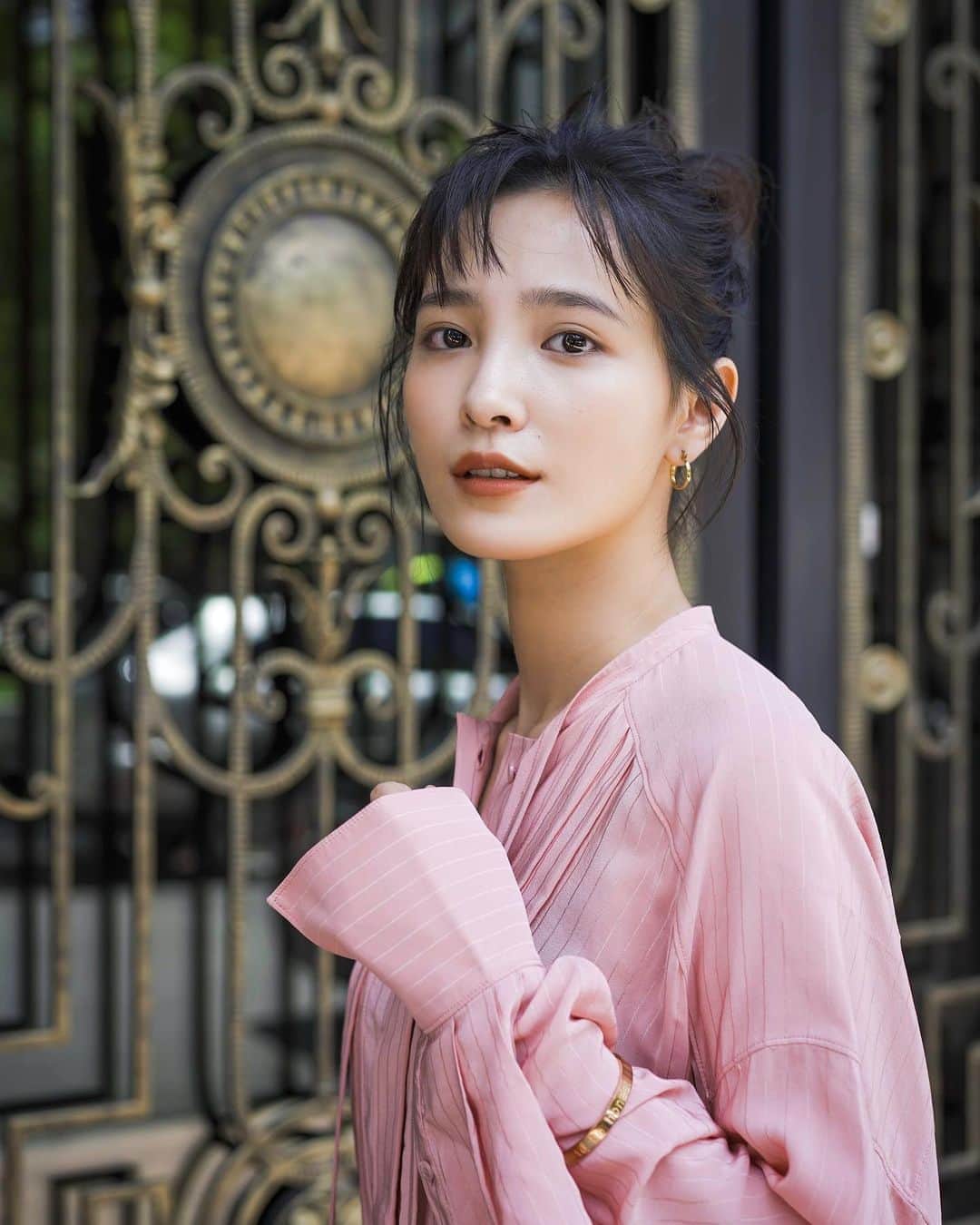吳子霏（Ellen Wu）のインスタグラム：「﻿ 《獵夢特工》全亞洲線上訪談記者會﻿ @hboasia @hboasiatw﻿ ﻿ Thank you all✨﻿ ﻿ Clothing @chloe﻿ #chloé #CholeGIRLS﻿ ﻿ Hair @chuan518﻿ Photographer @a86247530 ﻿ ﻿ #DreamRaider﻿ #0816晚上九點」