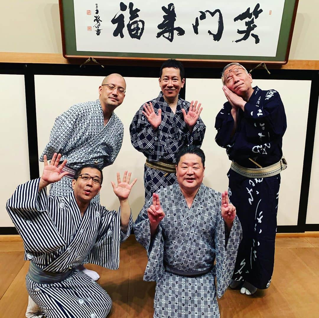 林家木久蔵（2代目）さんのインスタグラム写真 - (林家木久蔵（2代目）Instagram)「今日は毎年恒例、横浜にぎわい座にて四派連合〜。早いもんで今年で10年🎉  てな訳で10月24日14時より新宿紀伊國屋サザンシアターtakashimayaにて10周年記念やります👊皆さん集合〜😀  #三遊亭遊雀 #立川生志 #三遊亭兼好 #春風亭一之輔  #落語芸術協会 #立川流 #円楽党 #落語協会 #横浜 #横浜にぎわい座 #にぎわい座 #四派連合 #新宿 #新宿紀伊國屋 #紀伊國屋サザンシアター #10周年 #10周年イベント」8月14日 20時58分 - kikuzo2nd