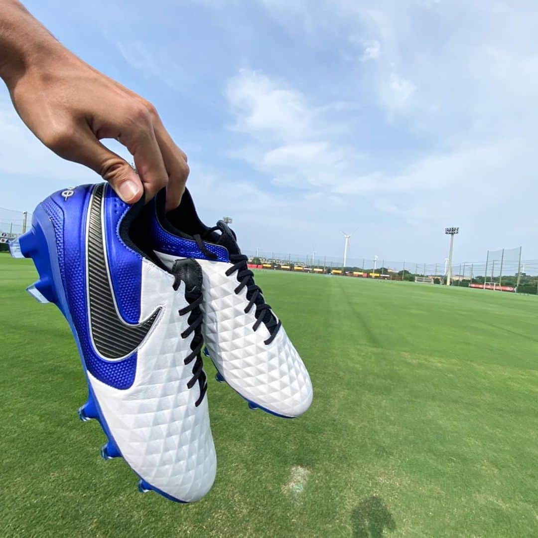 三竿健斗さんのインスタグラム写真 - (三竿健斗Instagram)「New color ✔️⚪️🔵﻿ ﻿ 白い靴好きとしては嬉しい新色。﻿ 暑い夏をこのスパイクと共に闘います！﻿ ﻿ #nike#ナイキ #soccer #football #サッカー#tiempo#ティエンポ  #justdoit﻿」8月14日 21時00分 - kento_misao
