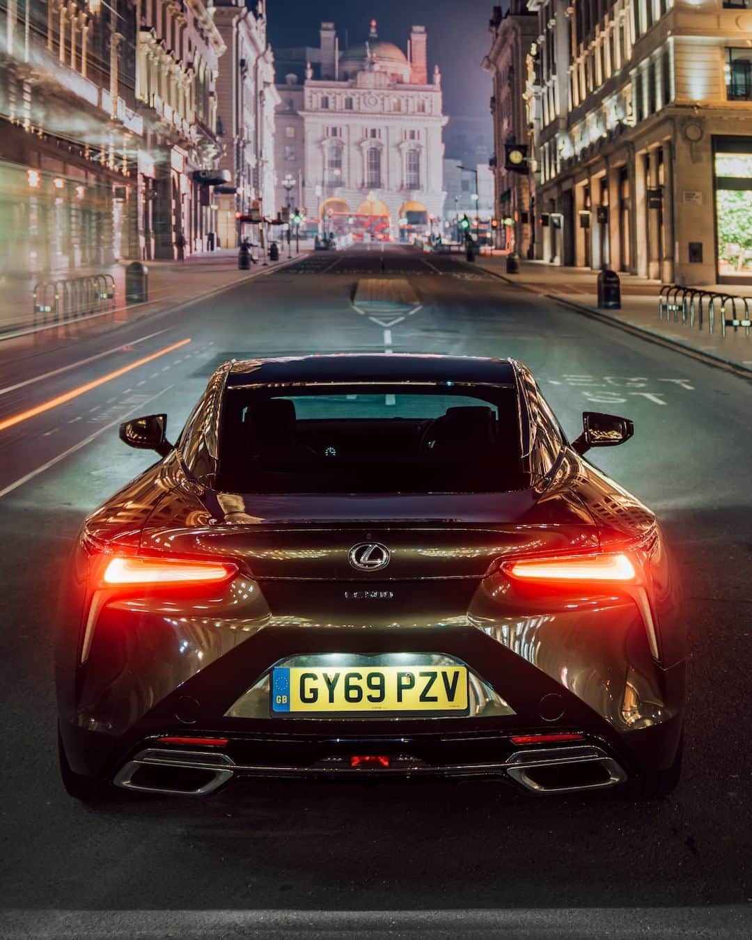 Lexus UKさんのインスタグラム写真 - (Lexus UKInstagram)「The early bird... #LexusLC  Photo credit: @AlexPenfold  #Design #CarDesign #Automotive #Lexus #CarsofInstagram #LuxuryTravel #Luxury」8月14日 21時00分 - lexusuk