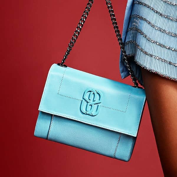Schutzのインスタグラム：「DEEP GLOSSY - SCHUTZ DOUBLE FACE BAG ❤️ #whatsyourdeeptruth」