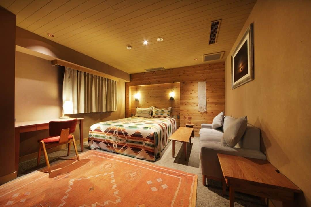 UNWIND HOTEL&BAR THE LODGE-LIKE HOTELさんのインスタグラム写真 - (UNWIND HOTEL&BAR THE LODGE-LIKE HOTELInstagram)「大好評のPENDLETONとのコラボレーションルーム、『PENDLETON ROOM』がもう一部屋増えました！⁠ ⁠ 人気のペンドルトンダブルです。⁠ ブランケットの柄、ラグ、北海道の写真家 井上浩輝さんの作品が新しい部屋の仕様になっております😊⁠ ⁠ 気になっていた方は、ぜひこの機会にご宿泊してみてくださいね。⁠ ⁠ #アンワインドホテルアンドバー⁠ #unwindhotelandbar#hotelunwind#barignis⁠ ⁠ #札幌#北海道#札幌観光#北海道旅行#札幌ホテル#北海道ホテル#ペンドルトン#焚き火#キャンプ#アウトドア#ライフスタイルホテル#デザインルーム#sapporo#hokkaidotrip#hokkaidohotel#hokkaidosgram#hokkaidolikers#woodenhouse#lodge#warmhouse#pendleton#genic_hotel#byglobalagents」8月14日 21時01分 - unwind_hotel_sapporo