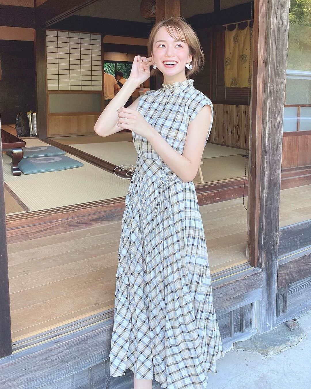 黒田真友香さんのインスタグラム写真 - (黒田真友香Instagram)「和歌山県のかつらぎ市にある、古民家へ1泊しに行ってきました☺️🌸 初めて　@airbnb を使っで予約したよ😍  安く広い所が予約できるからずっと海外でも使ってみたかったんだけど、ホストの方と直接連絡を取ったりするので 英語話せないわたしには少々ハードルが高く、、、国内の近場旅で初デビュー！  エアビーもホテル予約と同じくレビューやホストの方の対応でかなり差が出ると思うので、予約の際はしっかり確認してください☺️🌸  ホテルではないのでアメニティの有無も恐らく様々。わたしが今回宿泊した場所はホテル同様のアメニティを揃えてくださっていてとっても楽でした😭💓  夜はBBQして花火して、夏の楽しい思い出がまた一つ増えたよ〜！  写真には写らなかったけど、夜はプラネタリウムみたいに星が綺麗だった🌟  近場旅もいつもと違う場所に泊まれば新鮮味出るので、またしたいな🚗  #エアビー#近場旅#近畿旅行#和歌山旅行 #志高庵#国内旅行#古民家」8月14日 21時07分 - kurodamayukaxx