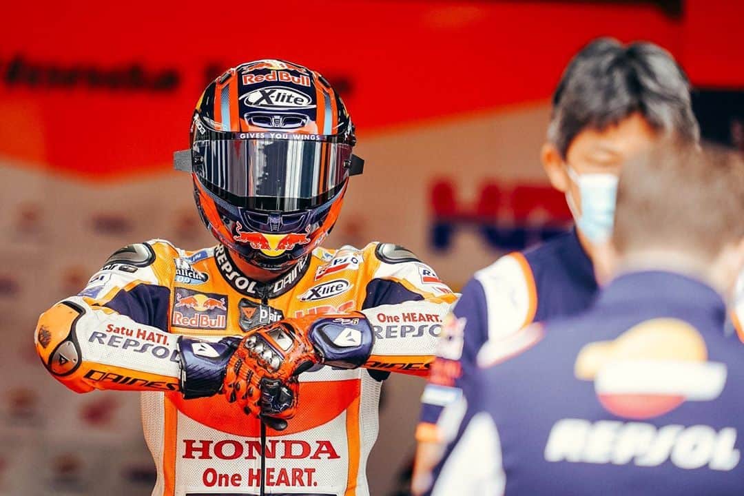 レプソル・ホンダのインスタグラム：「Los gehts! ⠀⠀⠀⠀⠀⠀⠀⠀⠀ 🇦🇹 #AustrianGP #MotoGP #AM73 #AlexMarquez #SB6 #StefanBradl #Racing #Repsol #Honda #Racing #RepsolHonda #HRC #RC213V #ThePowerOfDreams #Racing #Motorcycle #Team #OneHeart」