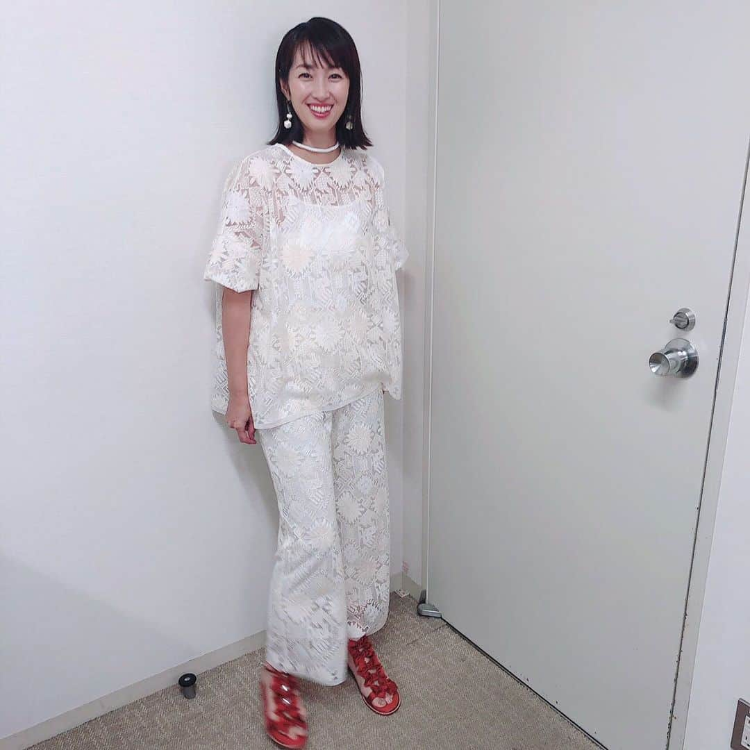 坂下千里子さんのインスタグラム写真 - (坂下千里子Instagram)「よじごじ衣装 . tops... @greed_tokyo  bottom... @greed_tokyo  sandal... @tsurubymarikooikawa  . . 2枚目は3枚目は、私の着信に気付いたマネージャーの物真似。 #くりそつ #本当は嬉しいはず #そうだよね #そうでしょ #そうだと言って」8月14日 21時26分 - chiriko_sakashita_official