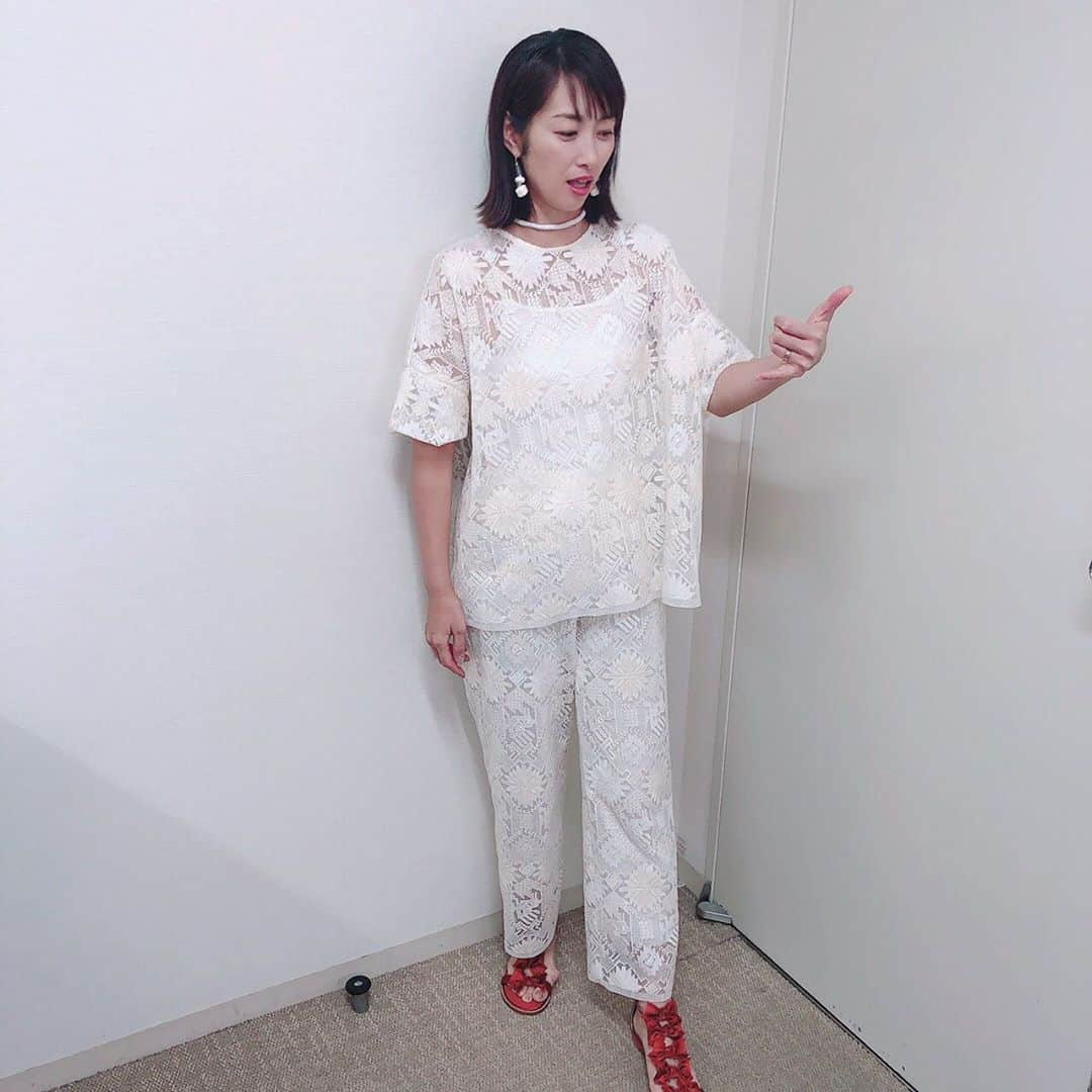 坂下千里子さんのインスタグラム写真 - (坂下千里子Instagram)「よじごじ衣装 . tops... @greed_tokyo  bottom... @greed_tokyo  sandal... @tsurubymarikooikawa  . . 2枚目は3枚目は、私の着信に気付いたマネージャーの物真似。 #くりそつ #本当は嬉しいはず #そうだよね #そうでしょ #そうだと言って」8月14日 21時26分 - chiriko_sakashita_official