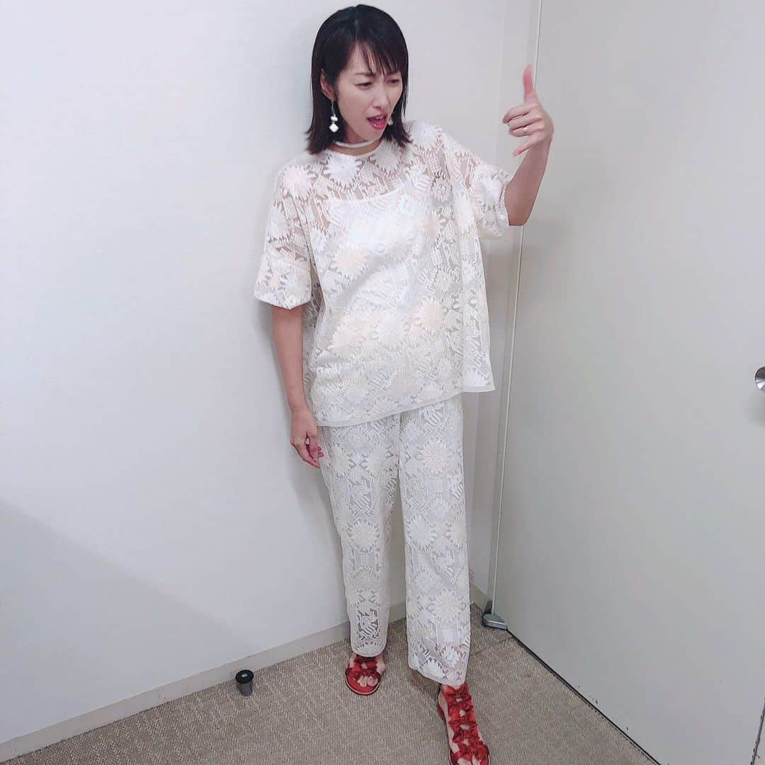 坂下千里子さんのインスタグラム写真 - (坂下千里子Instagram)「よじごじ衣装 . tops... @greed_tokyo  bottom... @greed_tokyo  sandal... @tsurubymarikooikawa  . . 2枚目は3枚目は、私の着信に気付いたマネージャーの物真似。 #くりそつ #本当は嬉しいはず #そうだよね #そうでしょ #そうだと言って」8月14日 21時26分 - chiriko_sakashita_official