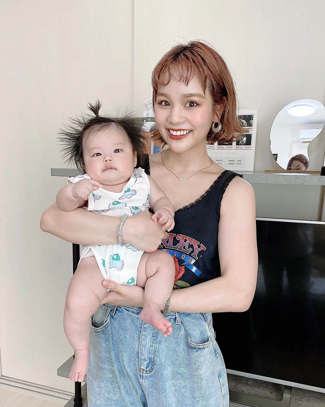 安中芙美さんのインスタグラム写真 - (安中芙美Instagram)「ㅤㅤㅤㅤㅤㅤㅤㅤㅤㅤㅤㅤㅤ ㅤㅤㅤㅤㅤㅤㅤㅤㅤㅤㅤㅤㅤ 最近のママと僕 👶🏻🌈 ㅤㅤㅤㅤㅤㅤㅤㅤㅤㅤㅤㅤㅤ 明日で生後3ヶ月なので.... 産後ダイエット本格的にはじめたいと思います🥺 また、ちょくちょく効果あったもの載せるね🌿 ㅤㅤㅤㅤㅤㅤㅤㅤㅤㅤㅤㅤㅤ  #赤ちゃんのいる生活 #ベイビー #新米ママ #0歳児ママ #0歳男の子 #ベビライフ #ほっこり #男の子 #むちむちベビー #2ヶ月baby #ベビライフ #産後ダイエット」8月14日 21時50分 - fumitwinsworld