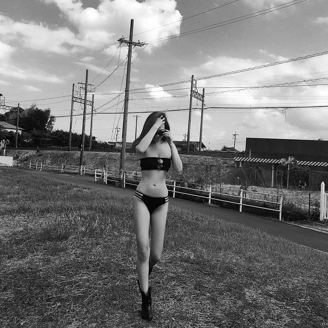 長谷川唯のインスタグラム：「・ ・ 田舎は田舎の味がある❤︎変わらずこの街並みが大好き❤︎  ・ ・ #田舎の風景 #today #love #me #happy #田舎 #えもい」