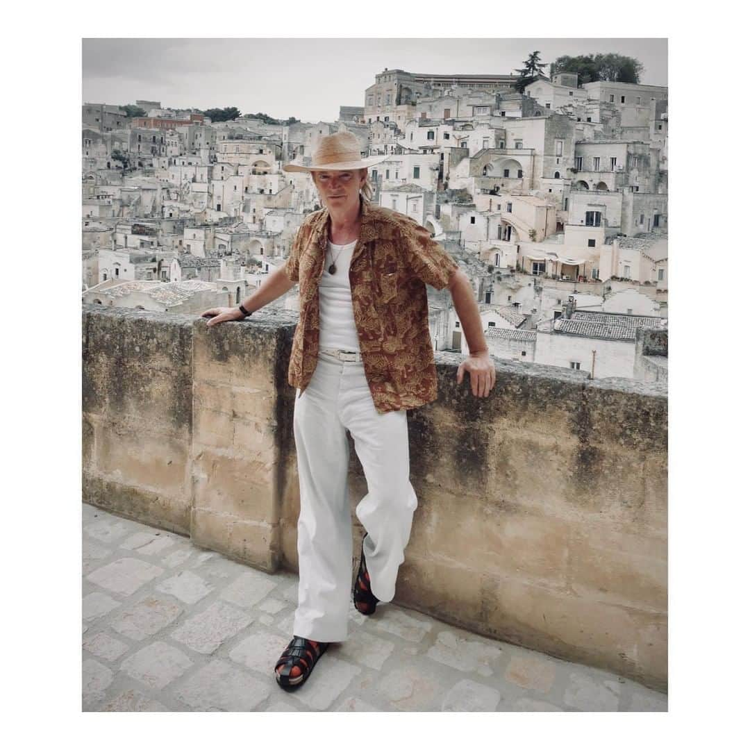 グレンソンさんのインスタグラム写真 - (グレンソンInstagram)「@markanthonystylist Revelling in the beautiful surroundings of Matera in Southern Italy in Cyrus Grenson Sandals -⁠ Pic by @felix_e_forma #matera #snadalsbygrenson #peopleingrenson ⁠ #grenson #menswear #grensonshoes #grensonbrogues #mensfashion #mensstyle #thegoodshoe」8月14日 21時45分 - grensonshoes