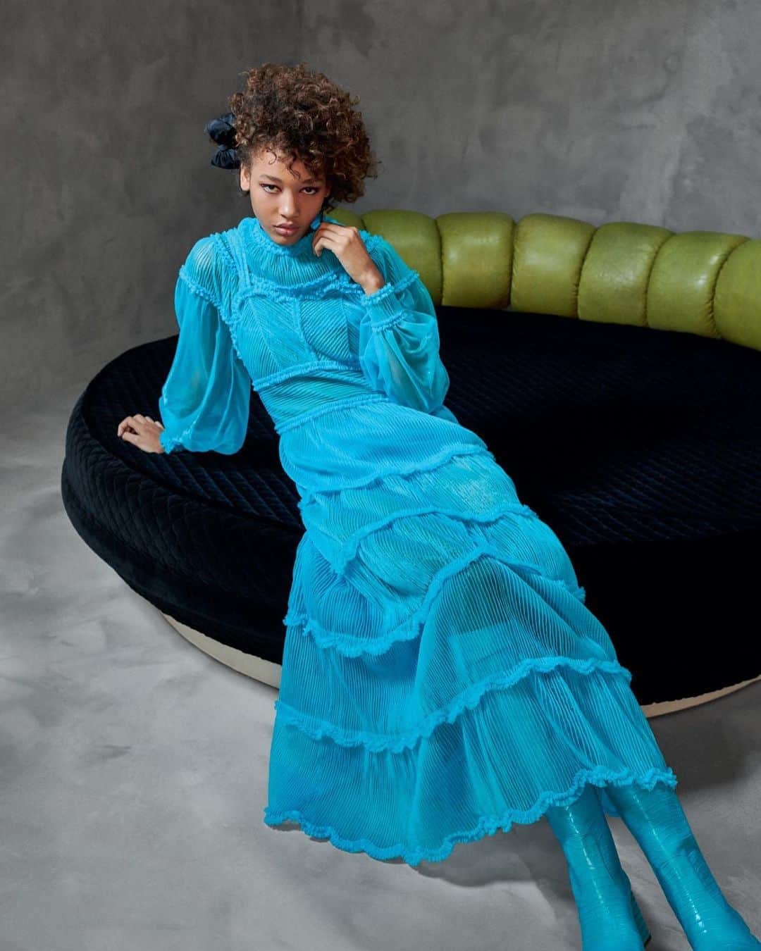 Fendiさんのインスタグラム写真 - (FendiInstagram)「Modern romance. Ladylike lengths, tactile velvets, and transparent fabrics: discover the #FendiPreFall20 vision of evening elegance.  Photographer: @brett_lloyd Styling: @chaos Models: @evieharris02, @penelope.ternes, #RuinanDong and #SculiMejia」8月14日 21時45分 - fendi