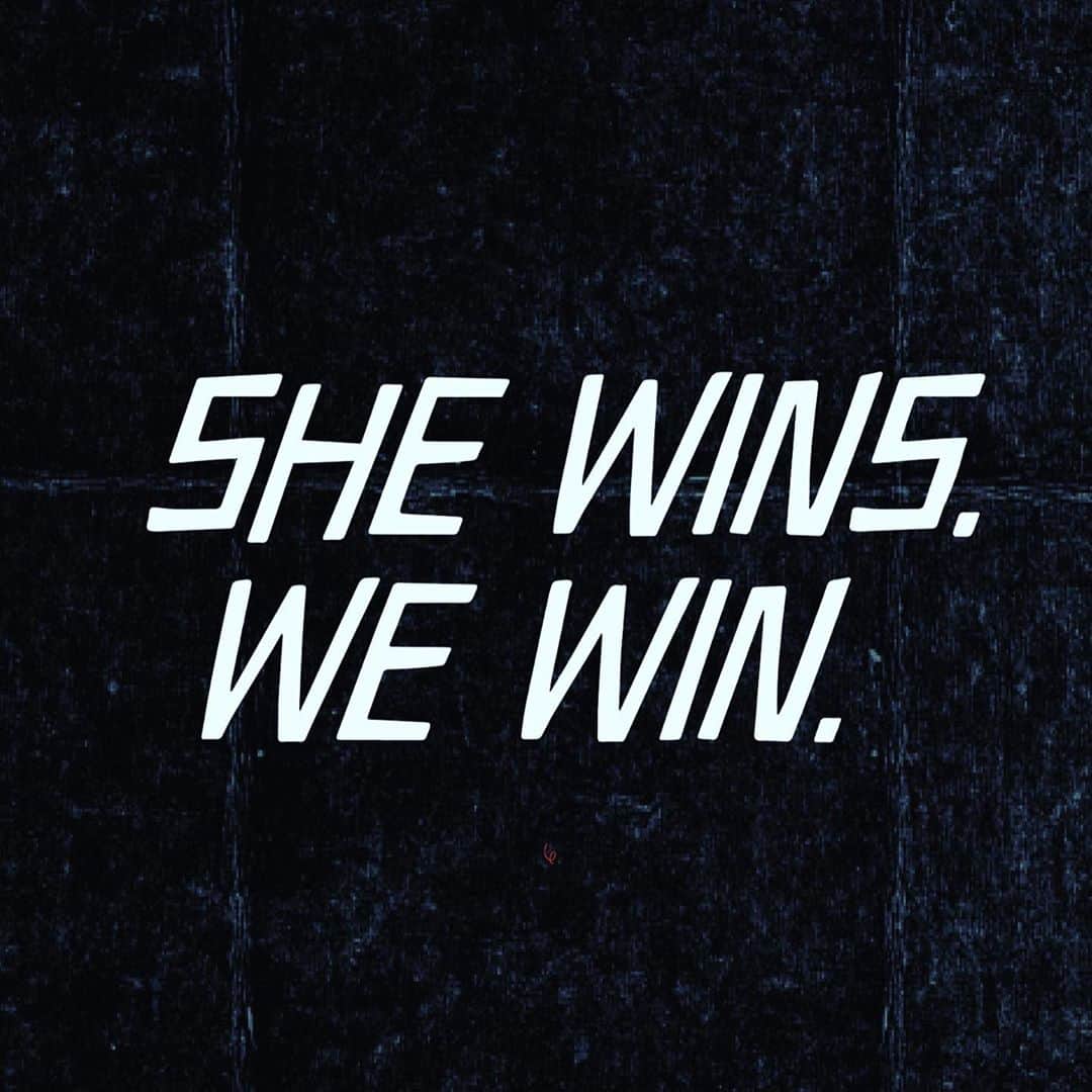 アジャ・ナオミ・キングのインスタグラム：「#SheWinsWeWin ❤️」